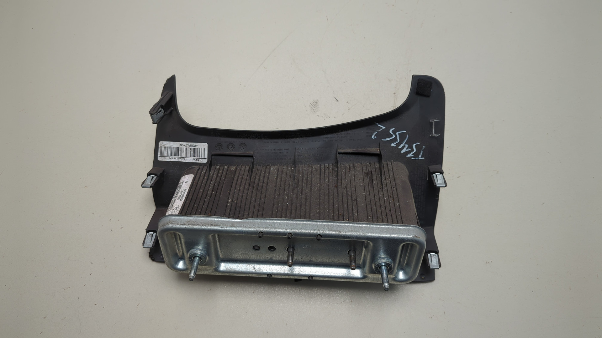 Подушка безопасности нижняя (для колен)