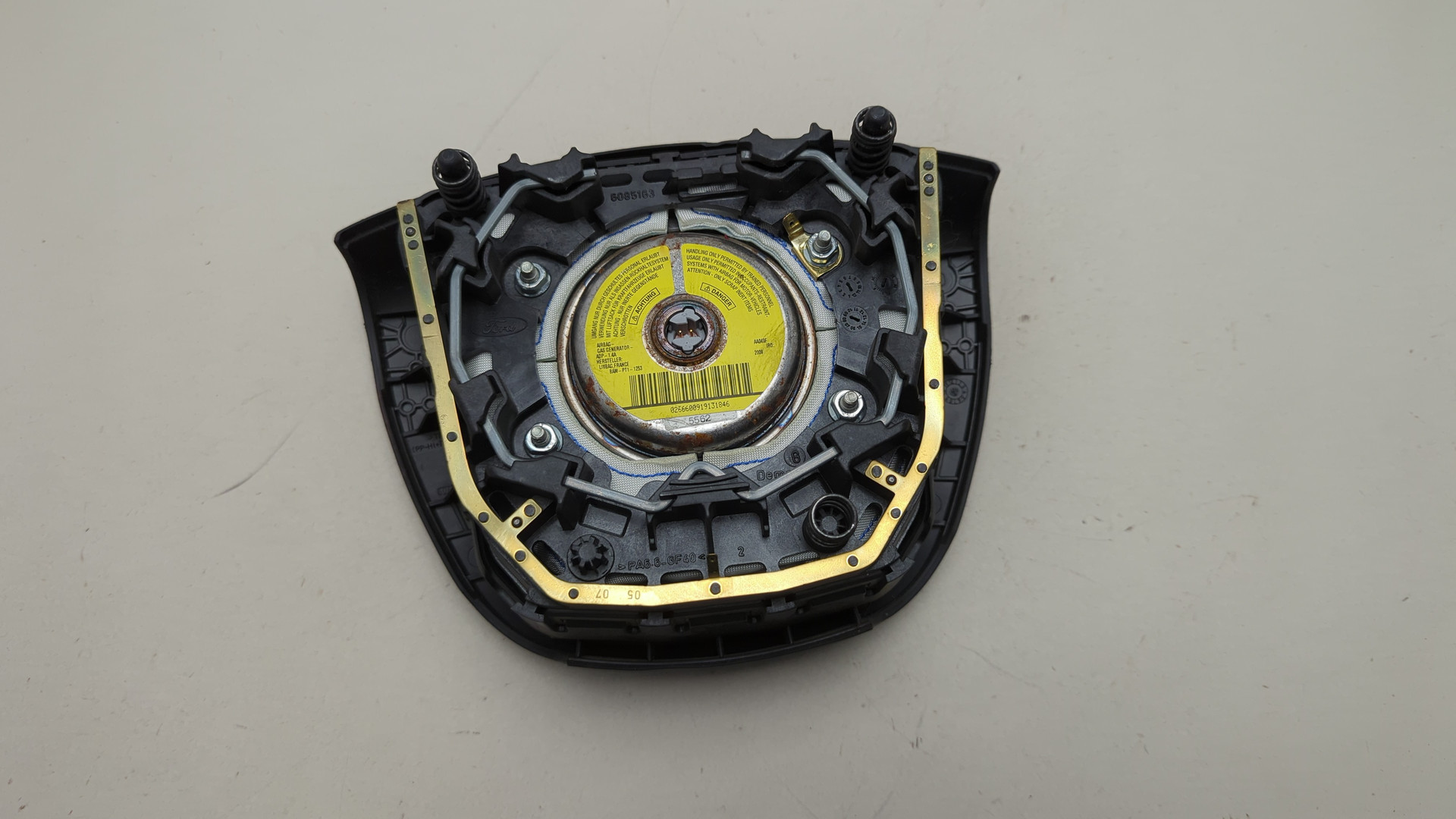 Подушка безопасности в рулевое колесо