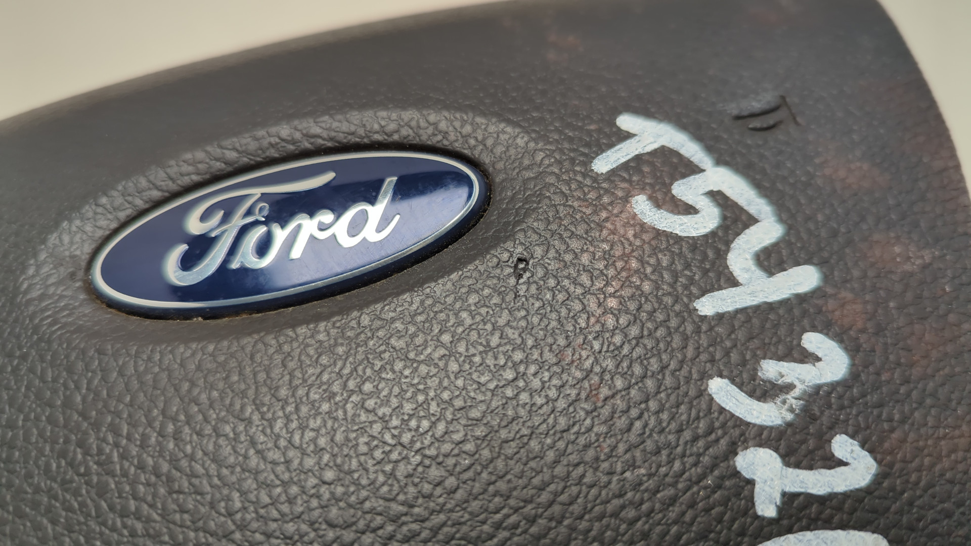 Подушка безопасности в рулевое колесо