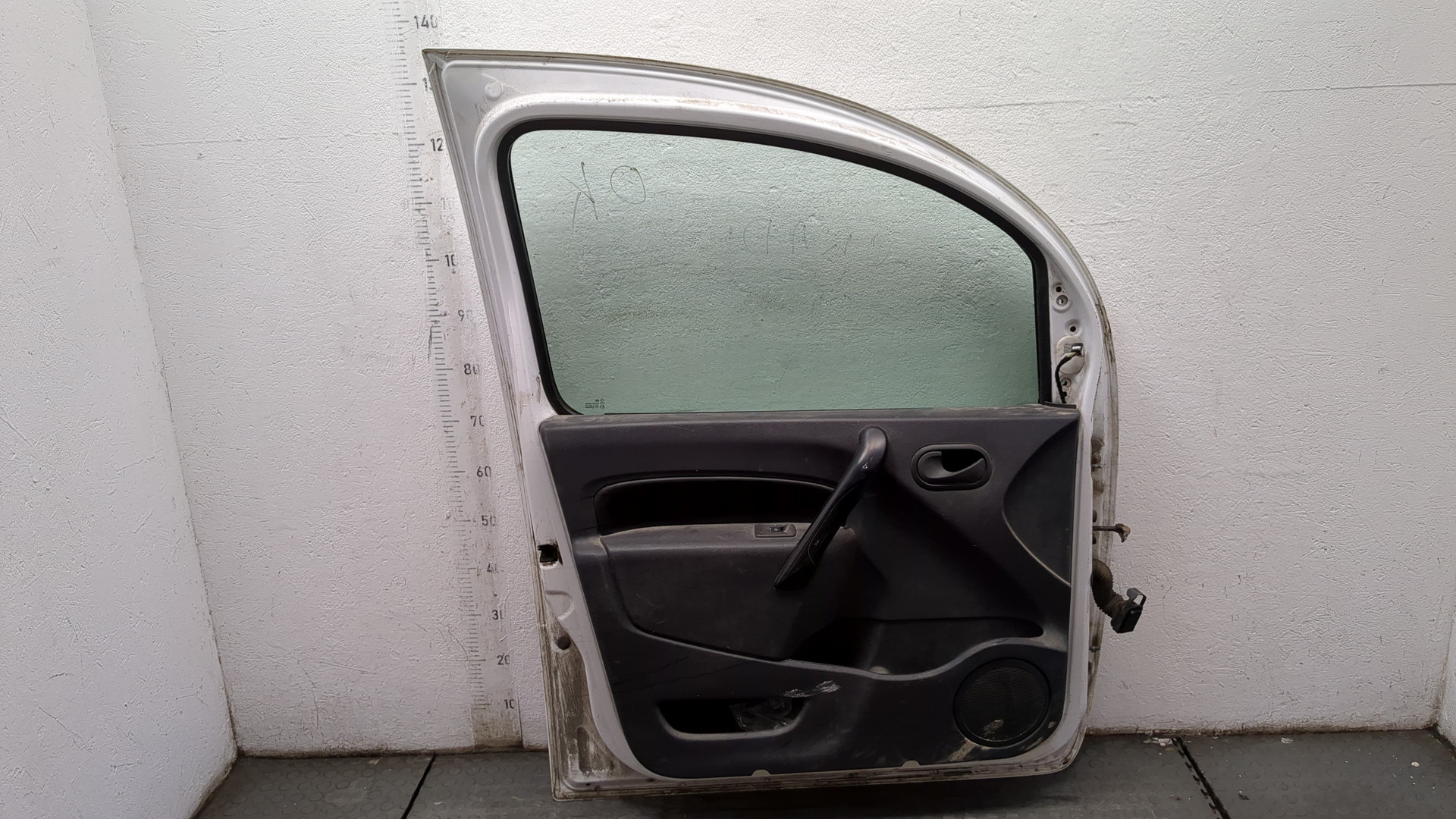 Дверь передняя левая