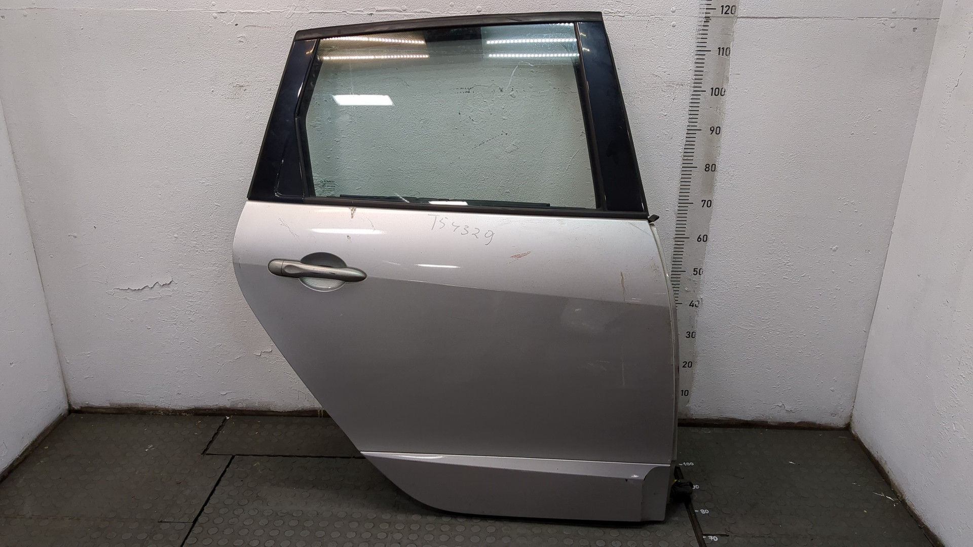 Дверь задняя правая