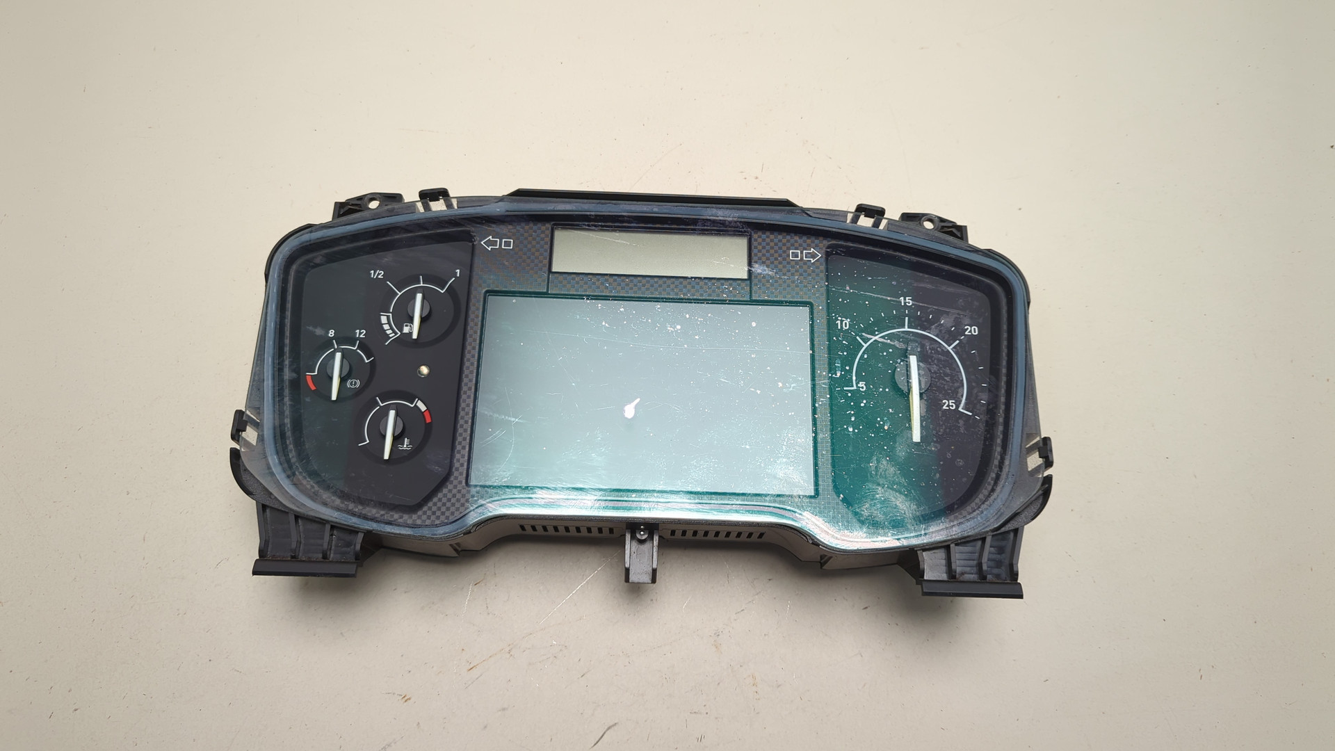 Панель приборов