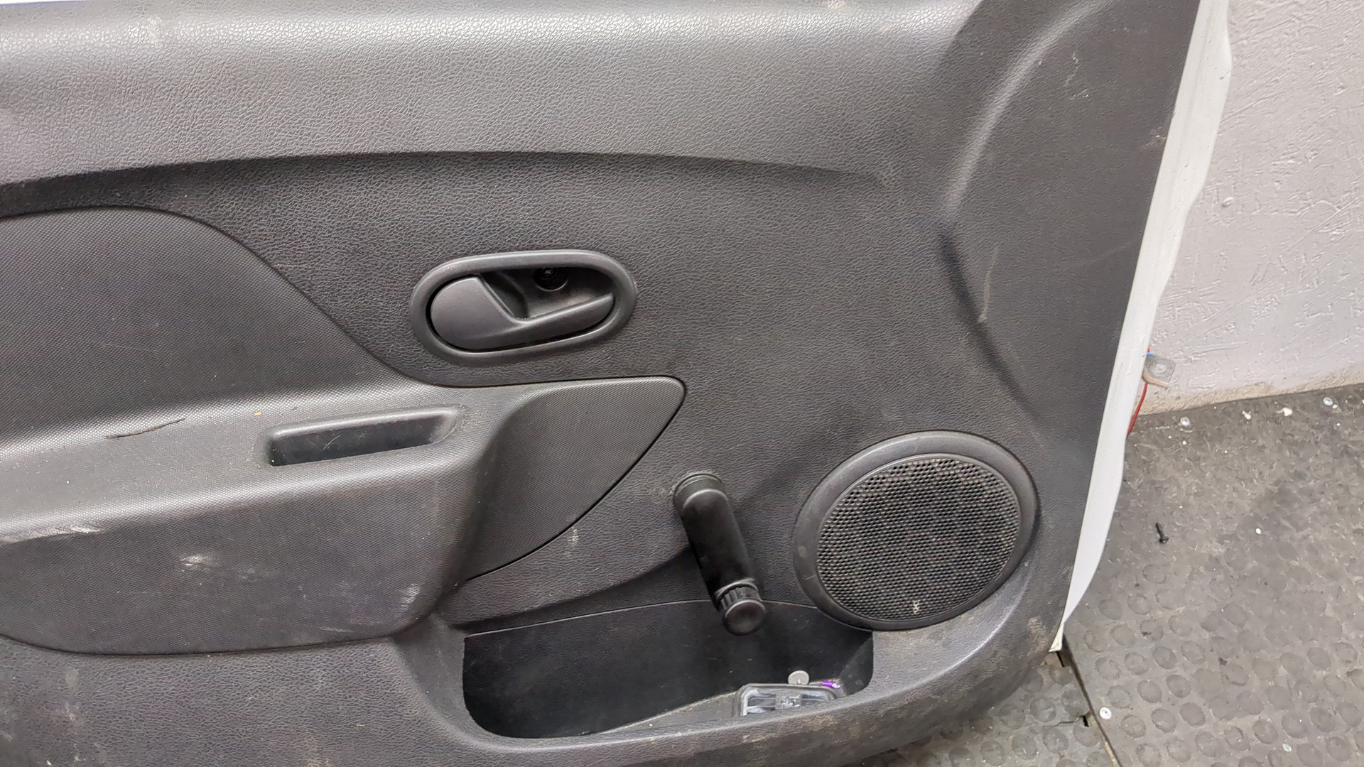 Дверь передняя левая