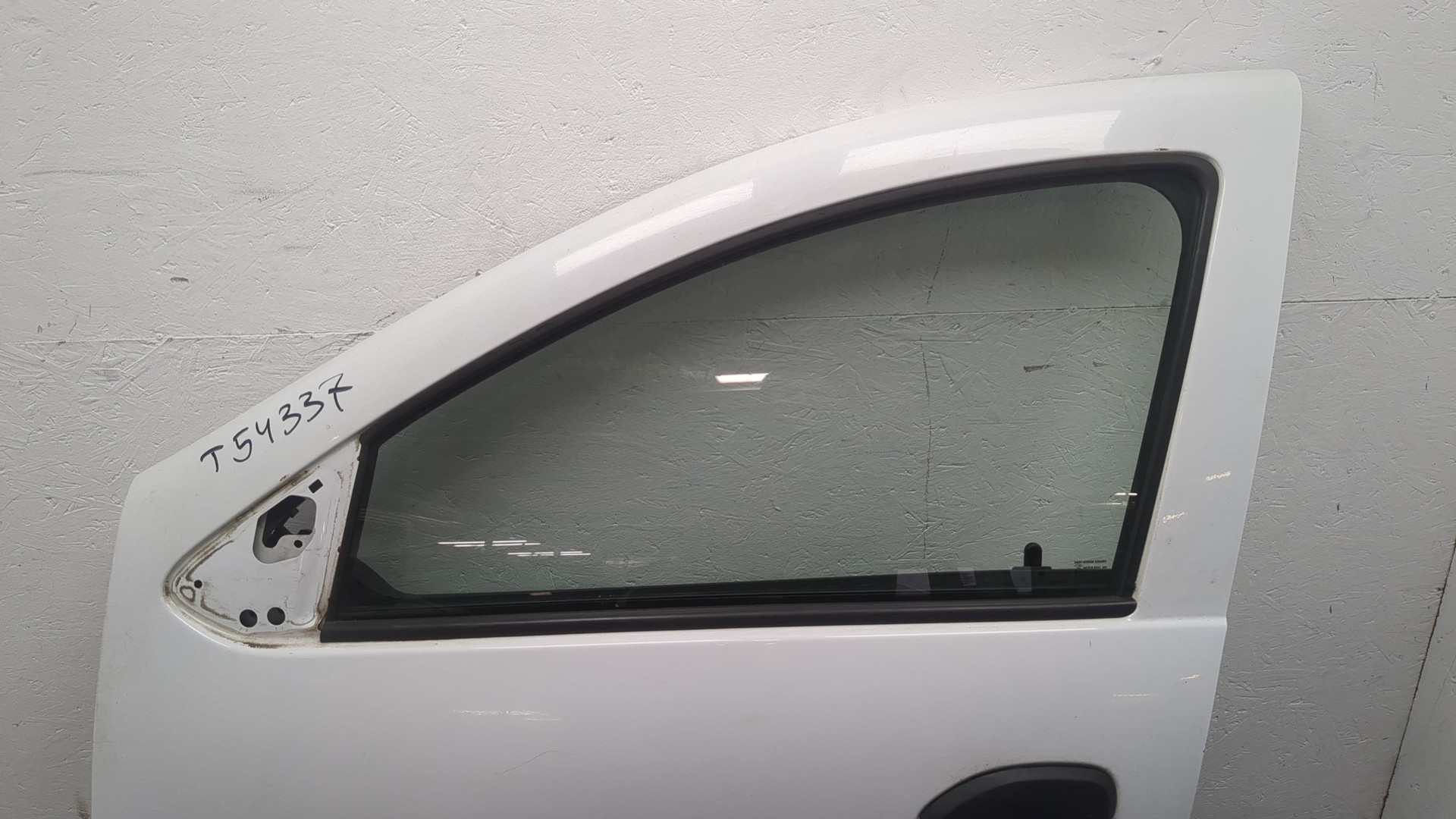 Дверь передняя левая