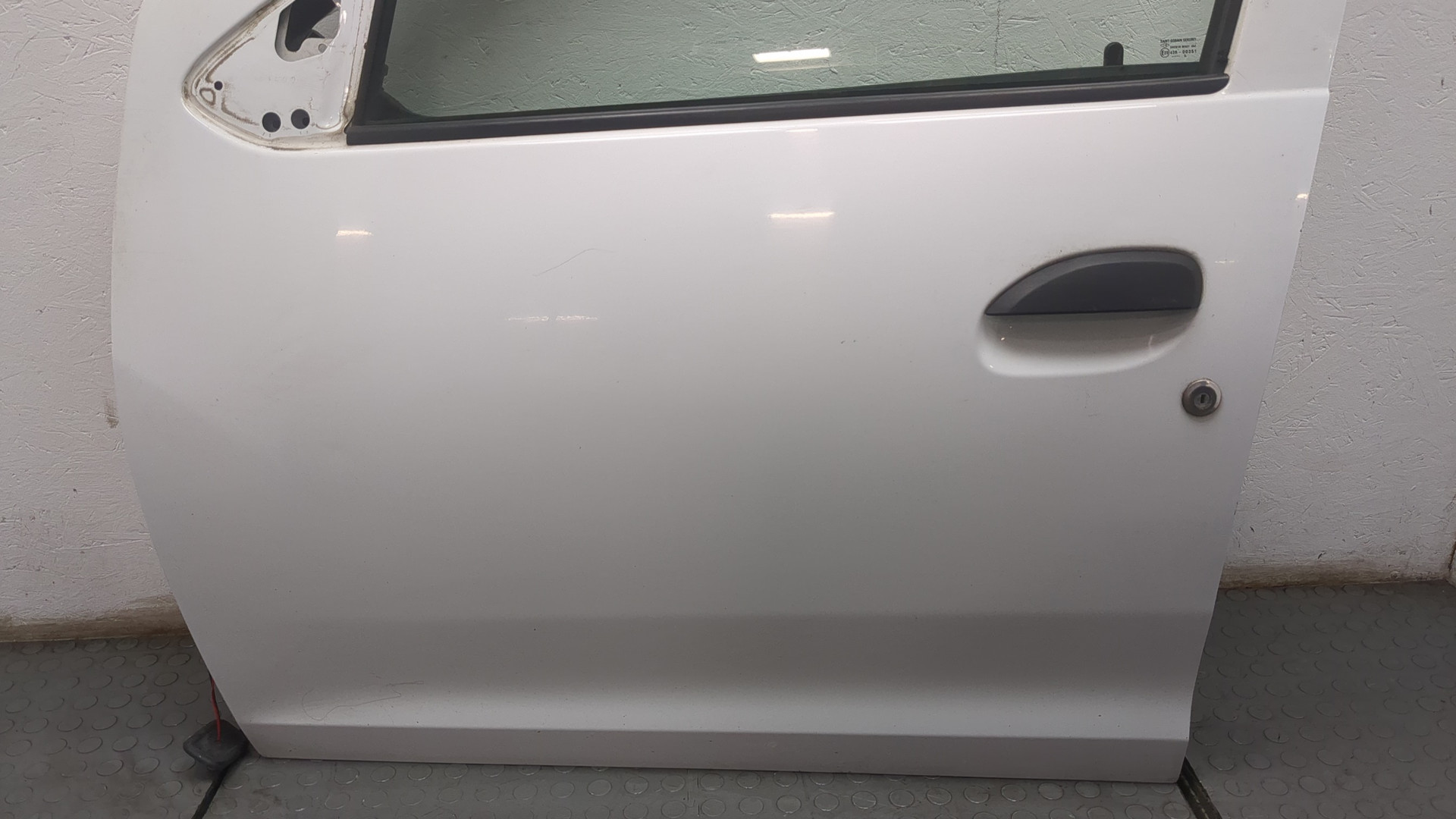 Дверь передняя левая