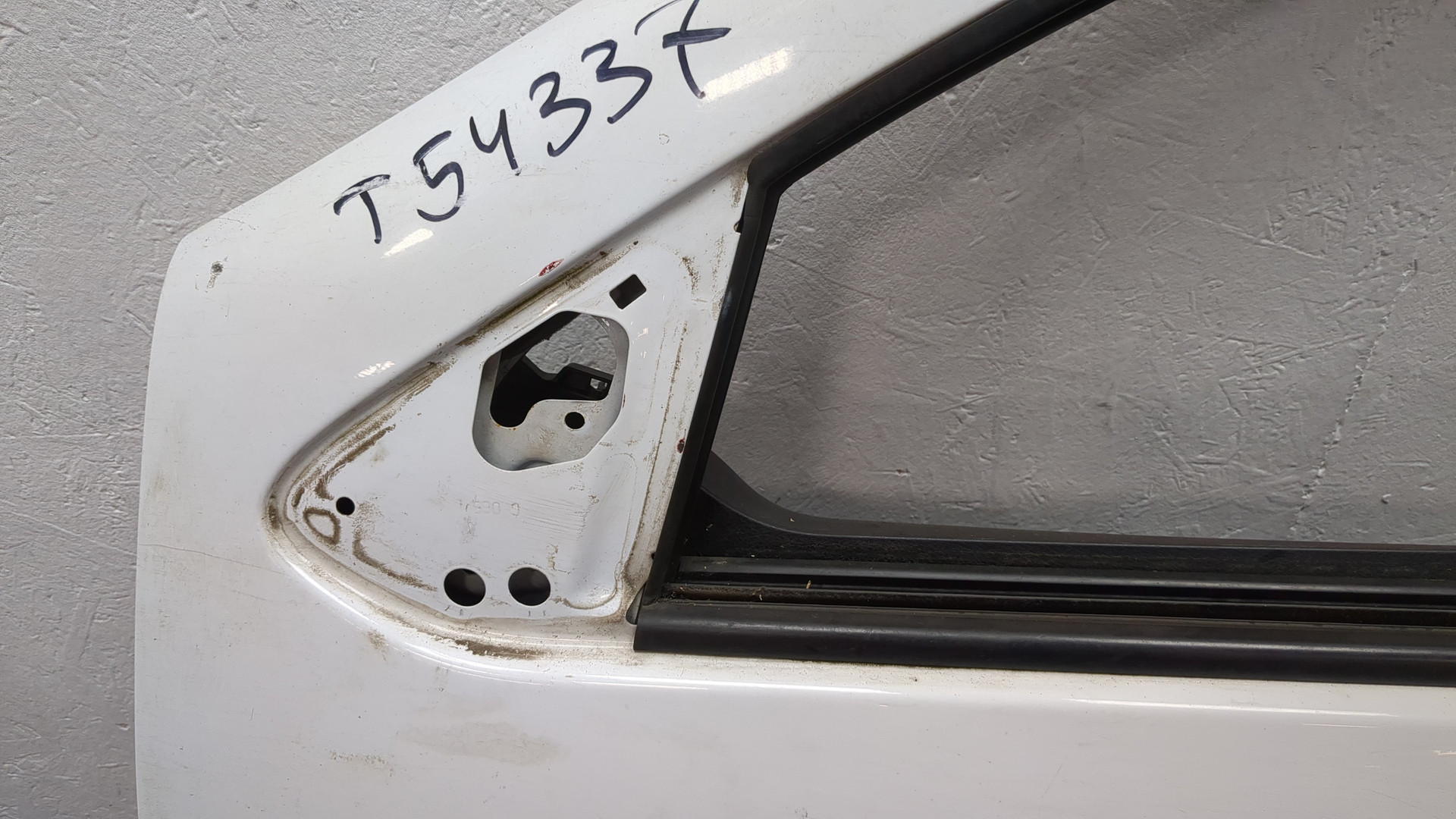 Дверь передняя левая