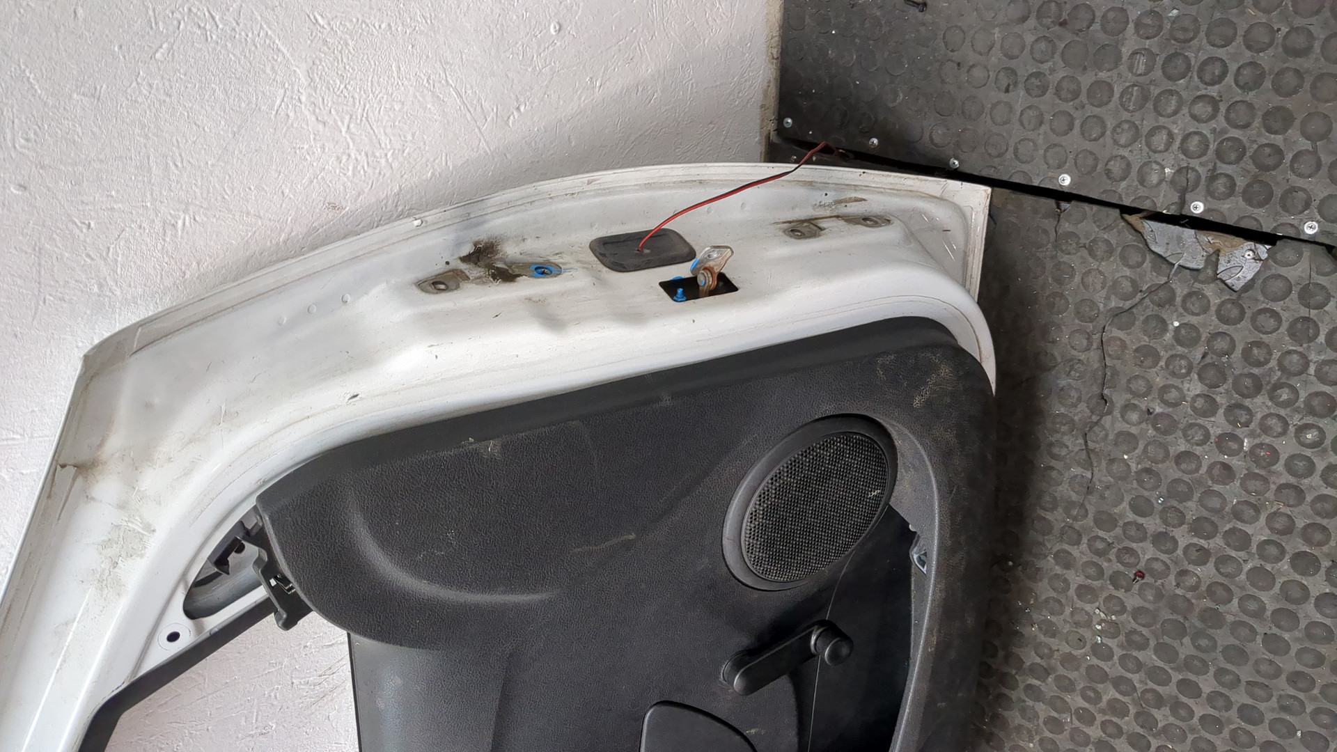 Дверь передняя левая