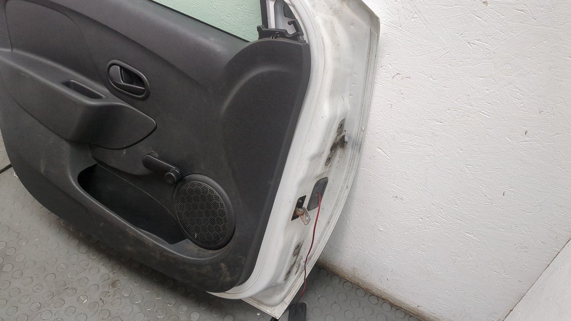 Дверь передняя левая