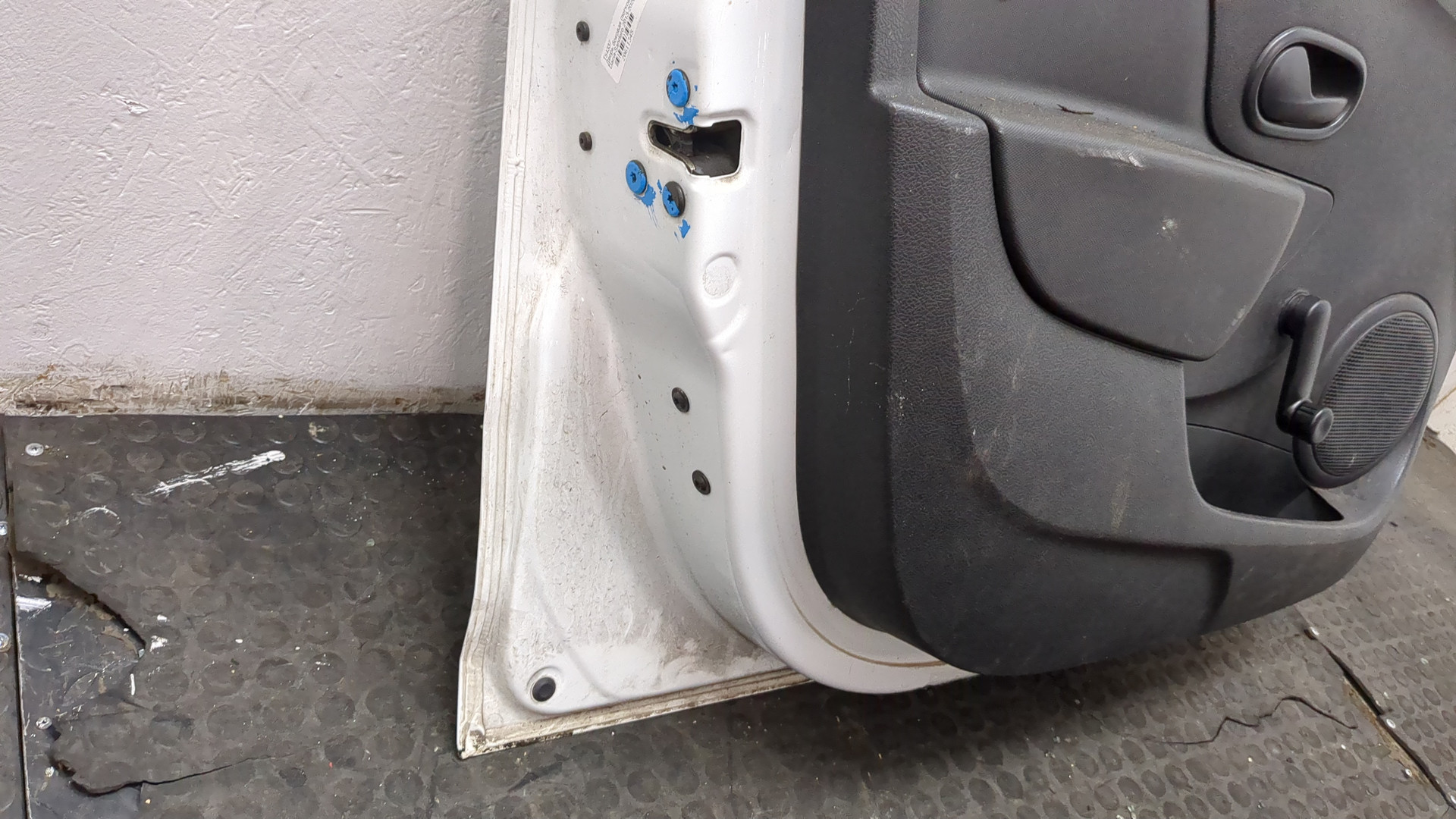 Дверь передняя левая