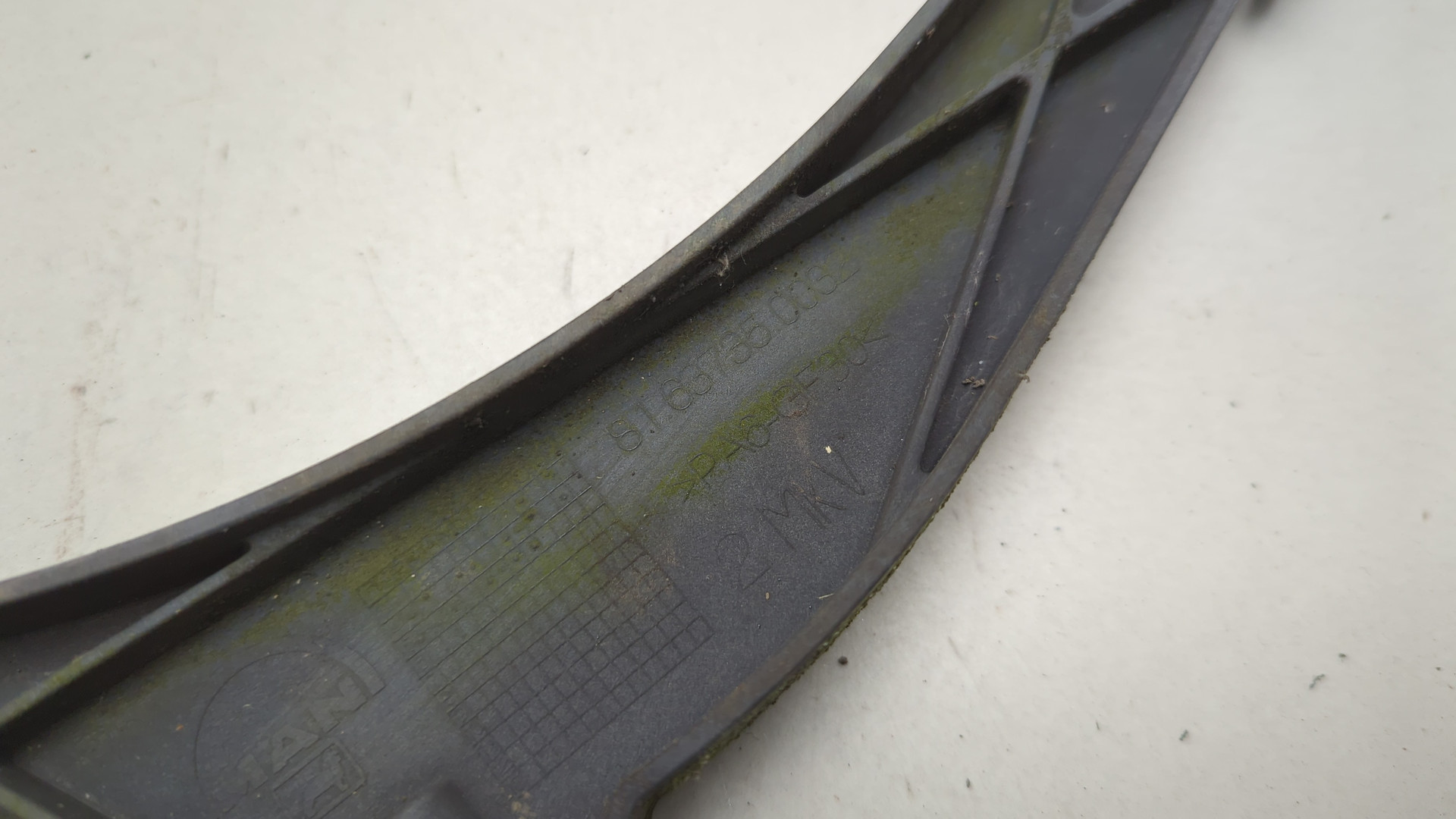 Кронштейн солнцезащитного козырька