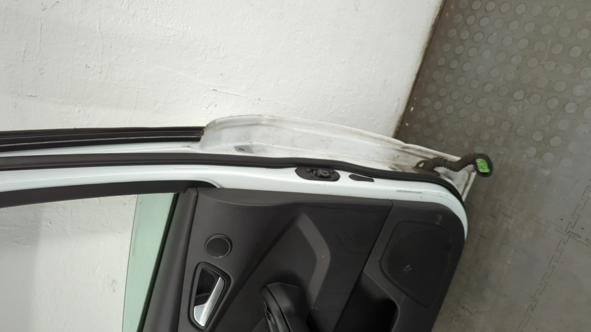 Дверь задняя левая