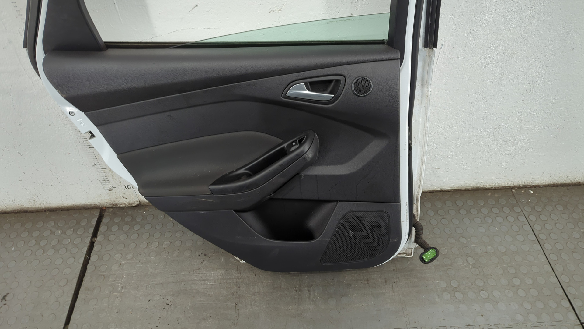 Дверь задняя левая