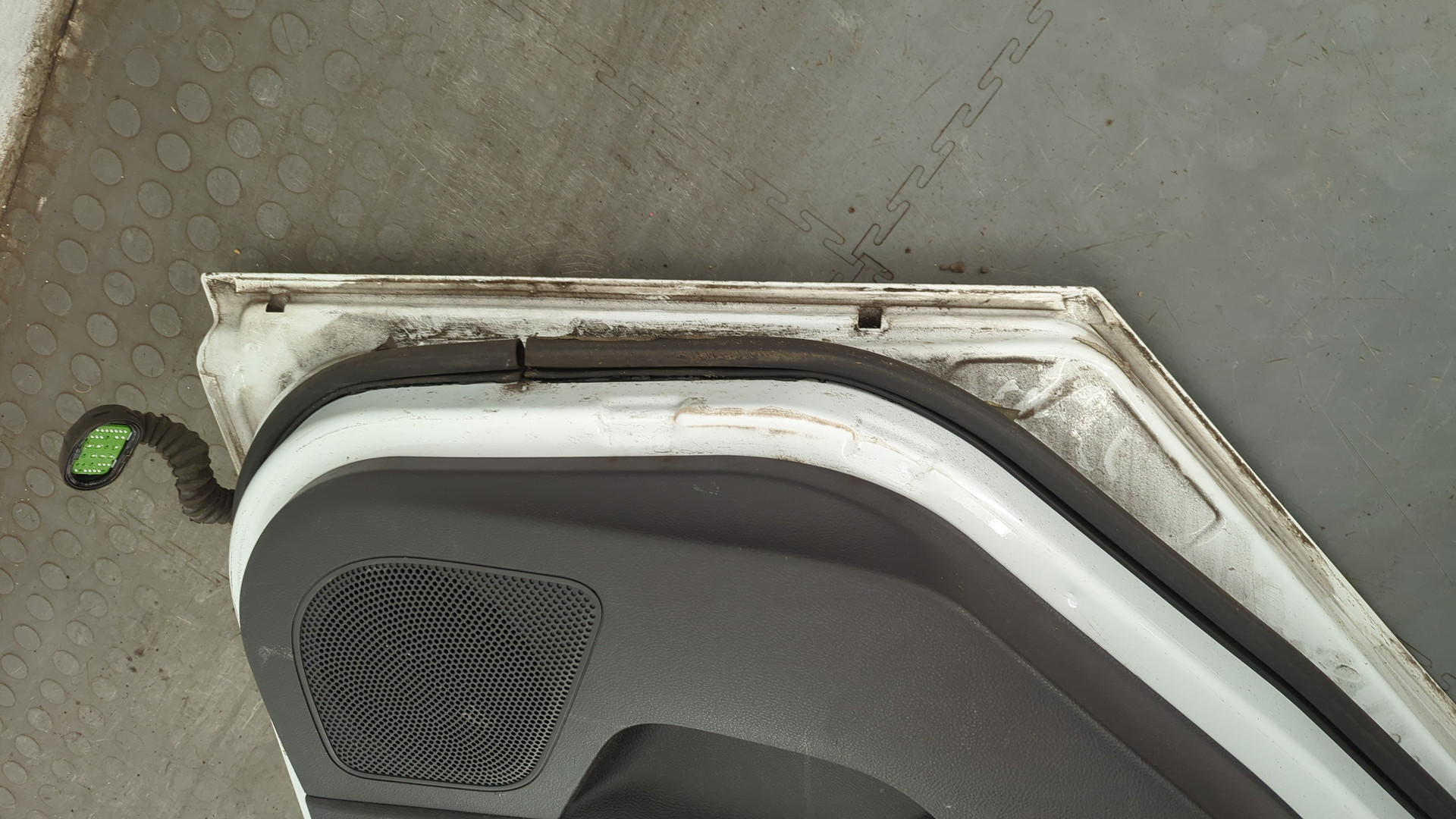 Дверь задняя левая