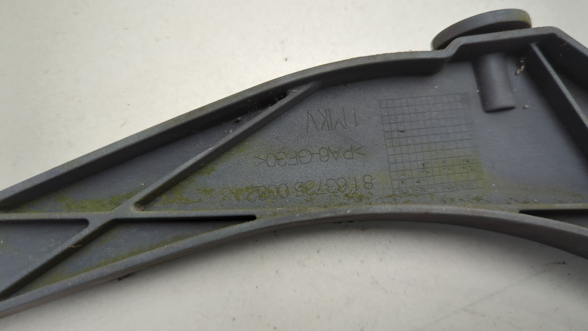 Кронштейн солнцезащитного козырька