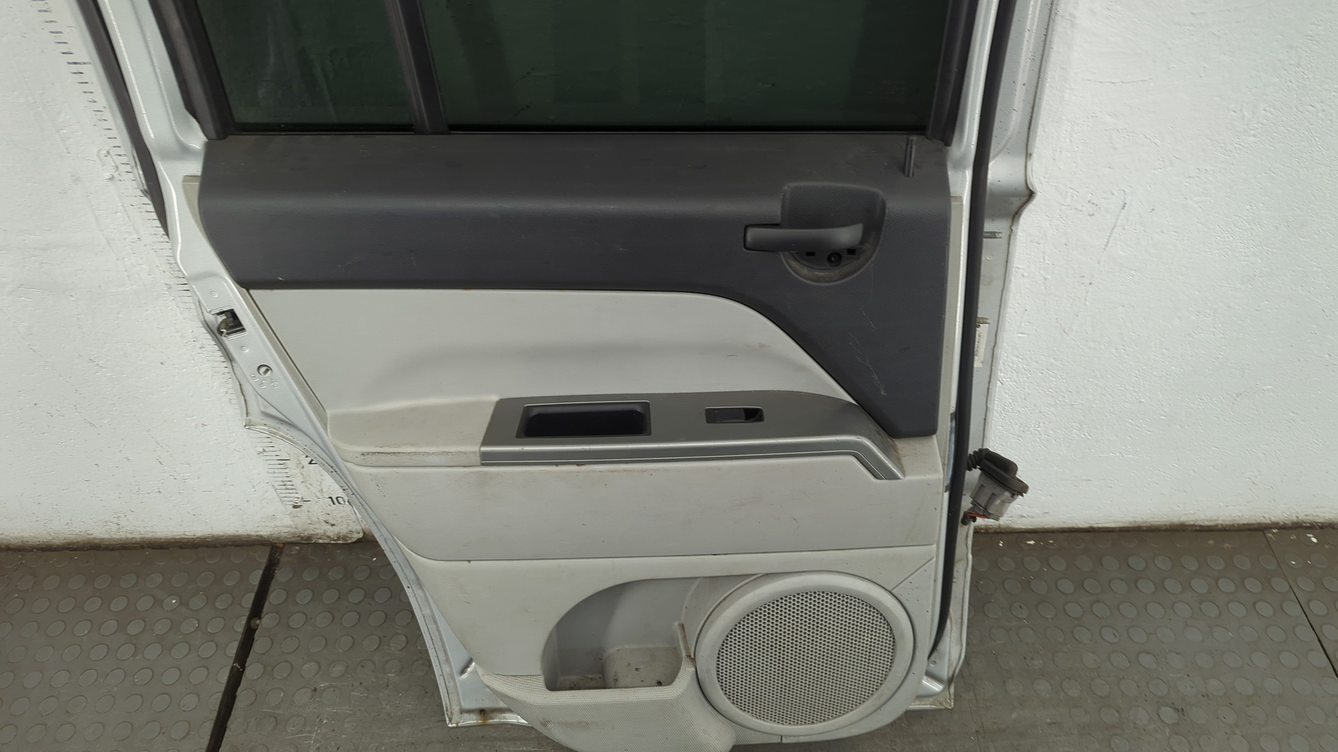 Дверь задняя левая