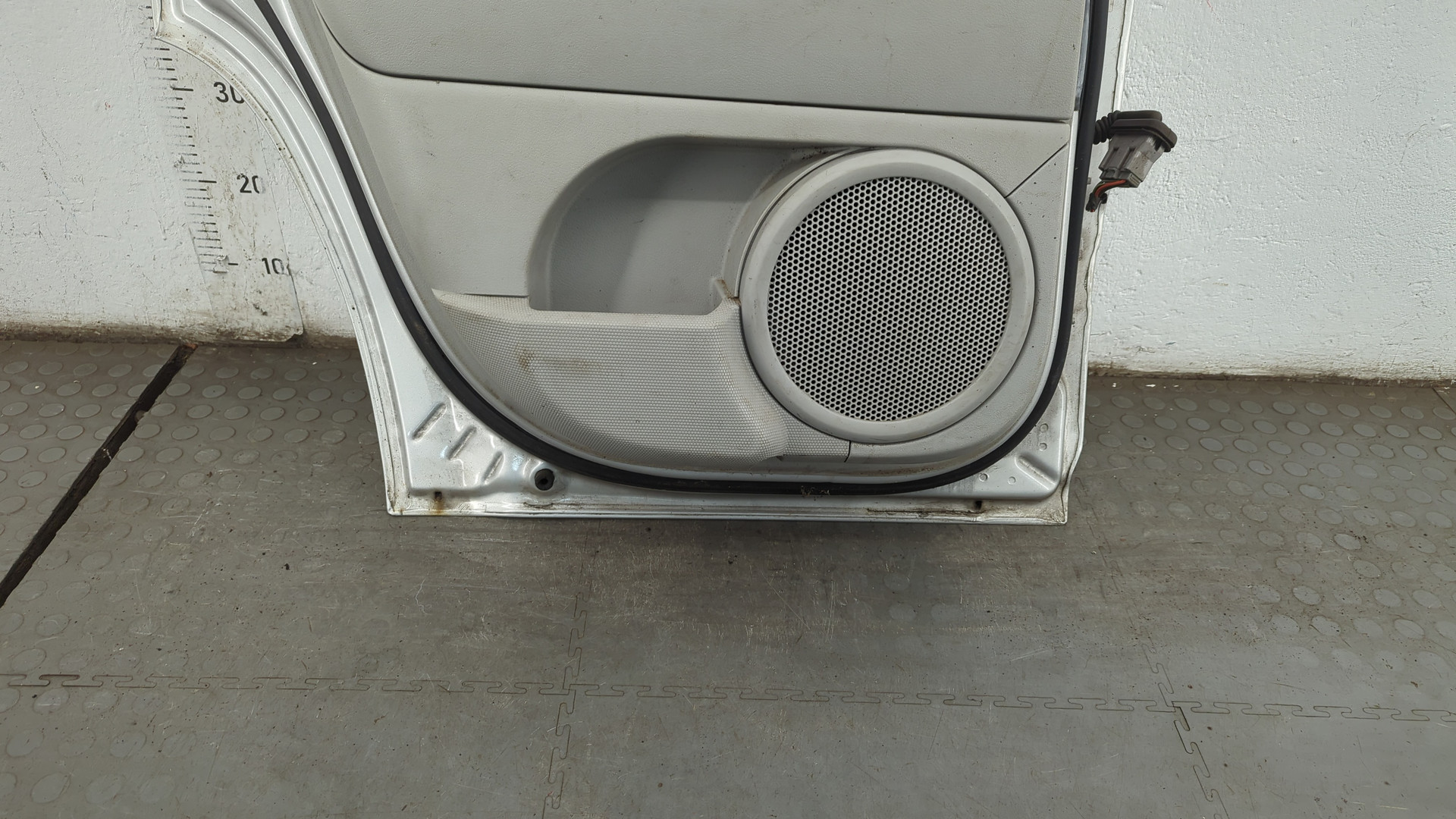 Дверь задняя левая