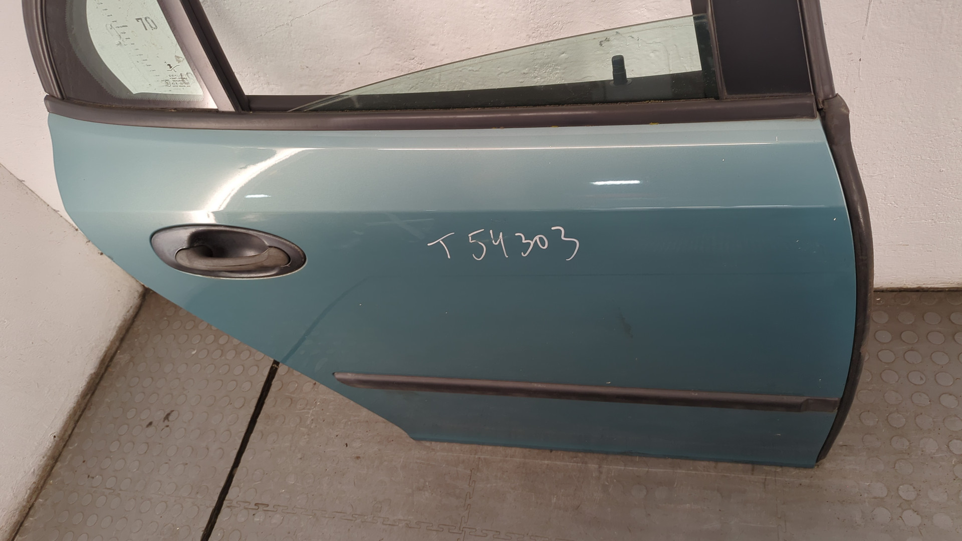 Дверь задняя правая