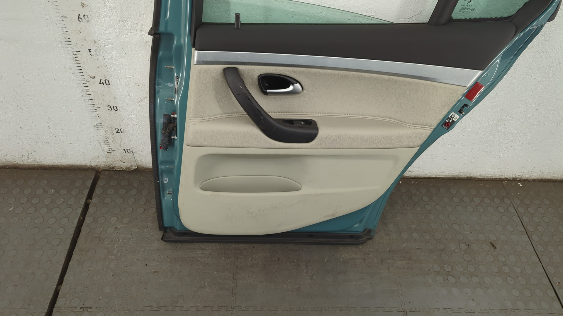 Дверь задняя правая