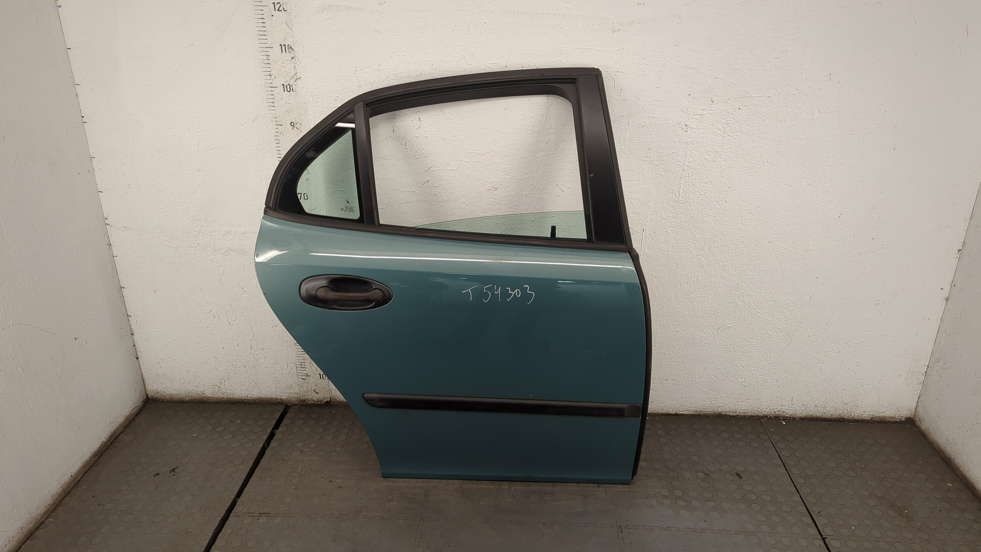 Дверь задняя правая