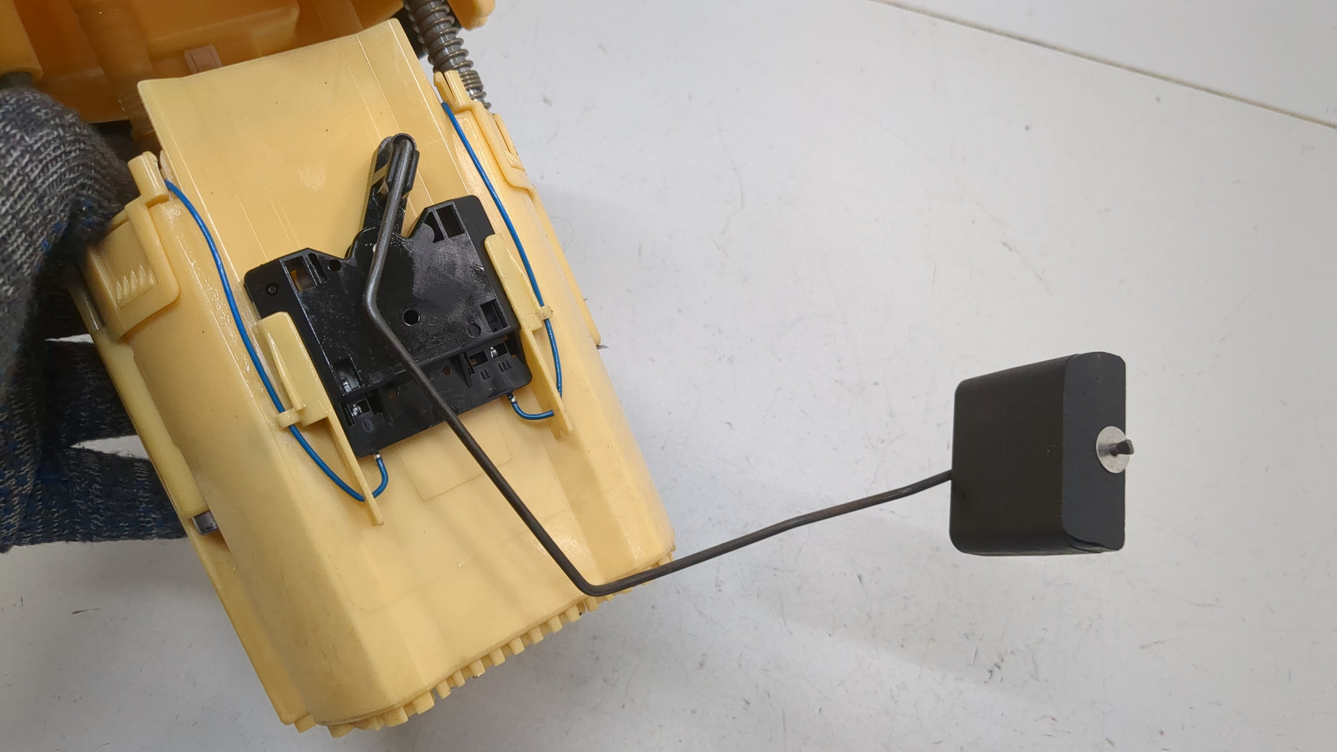 Насос топливный электрический