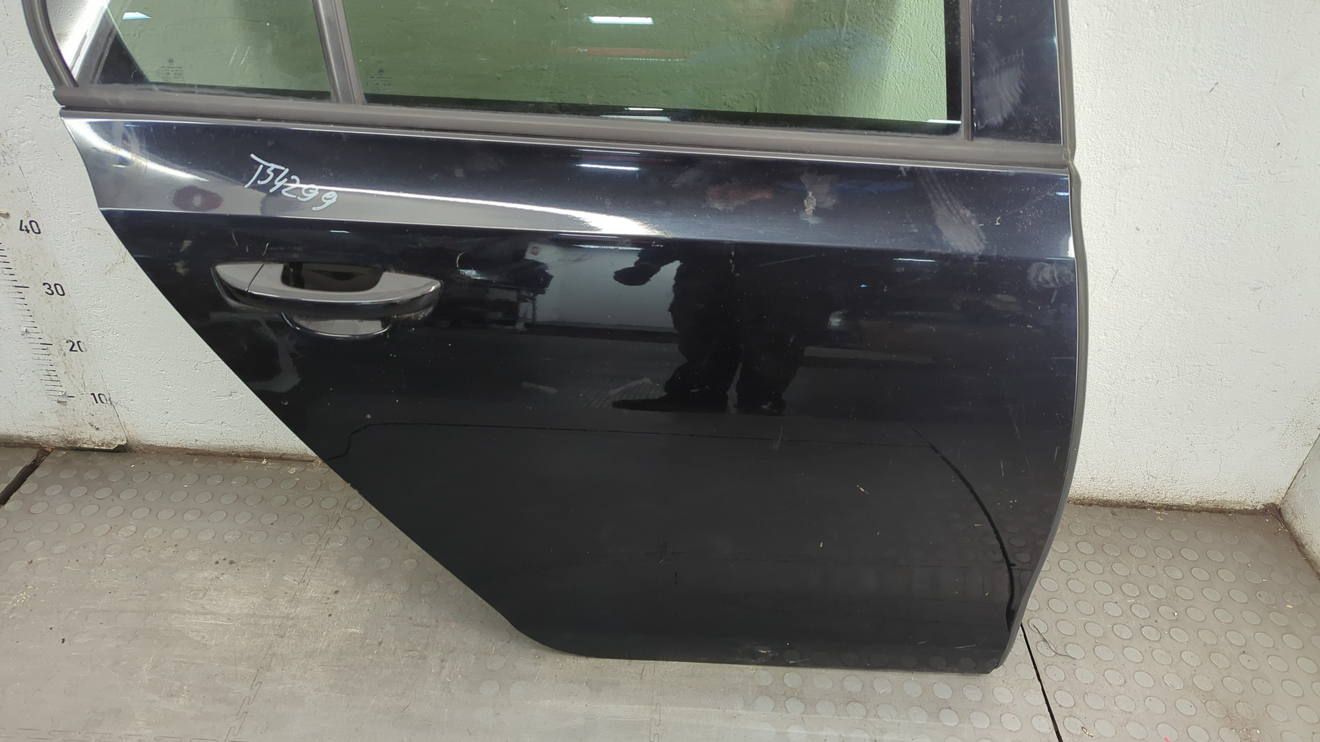 Дверь задняя правая