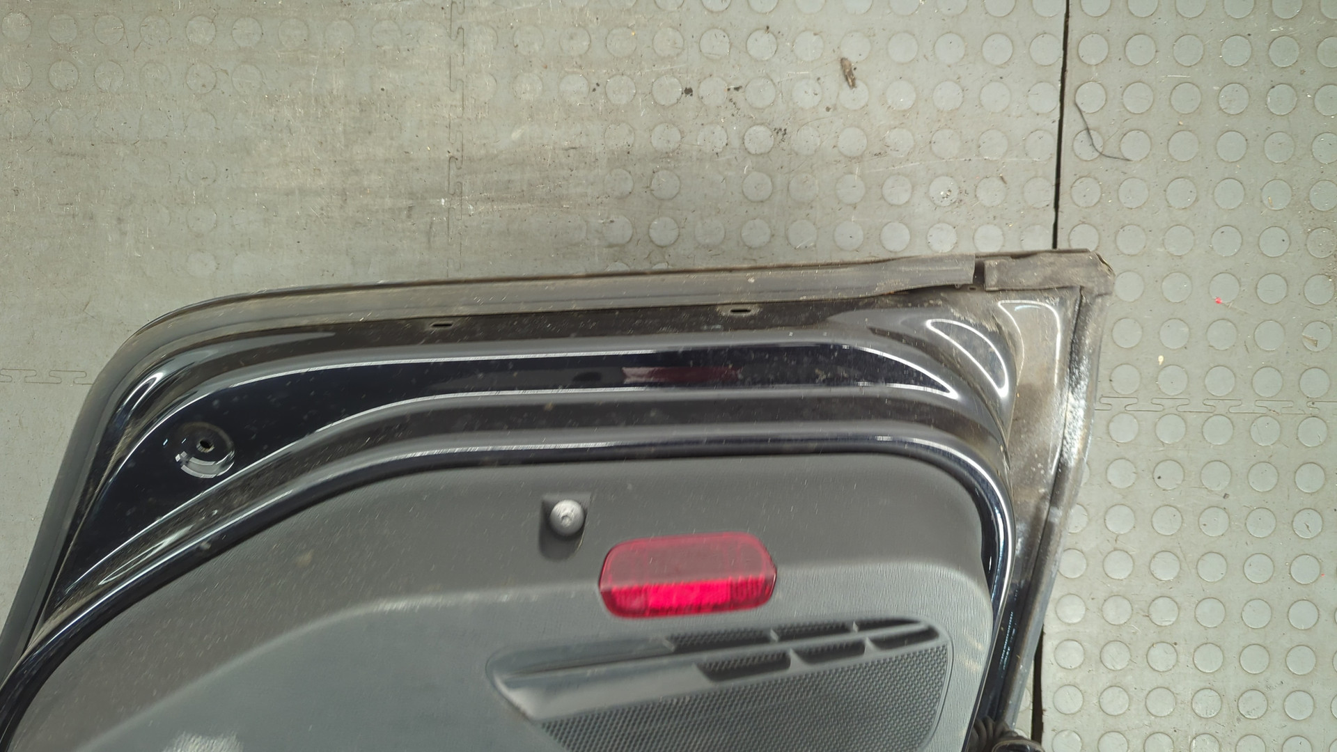 Дверь задняя правая