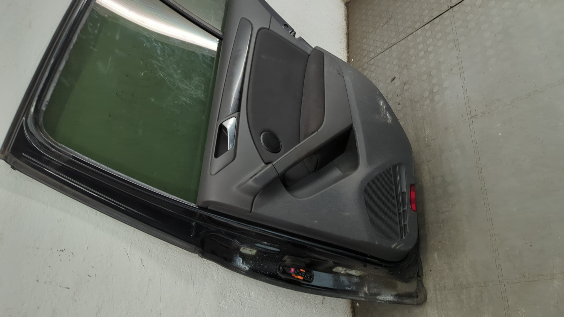 Дверь задняя правая