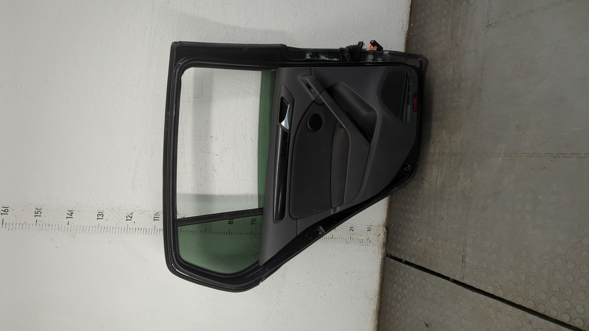 Дверь задняя левая