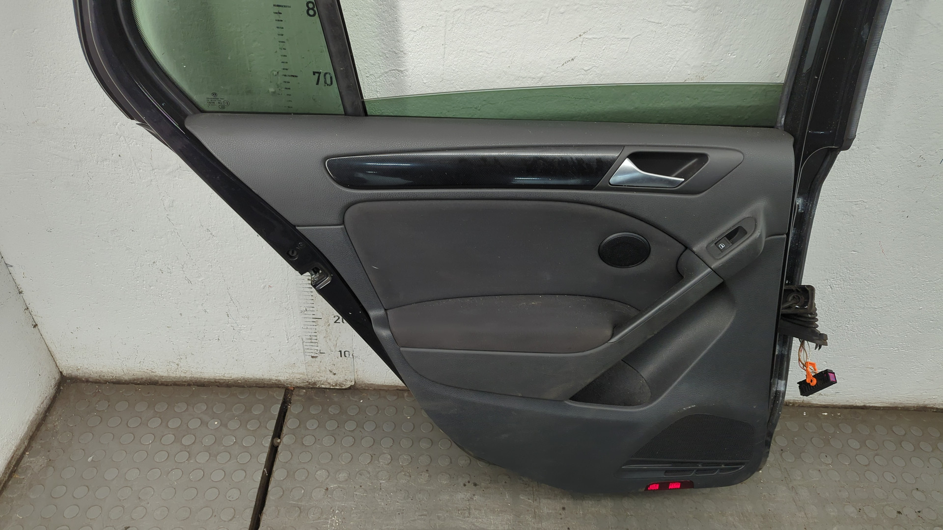 Дверь задняя левая