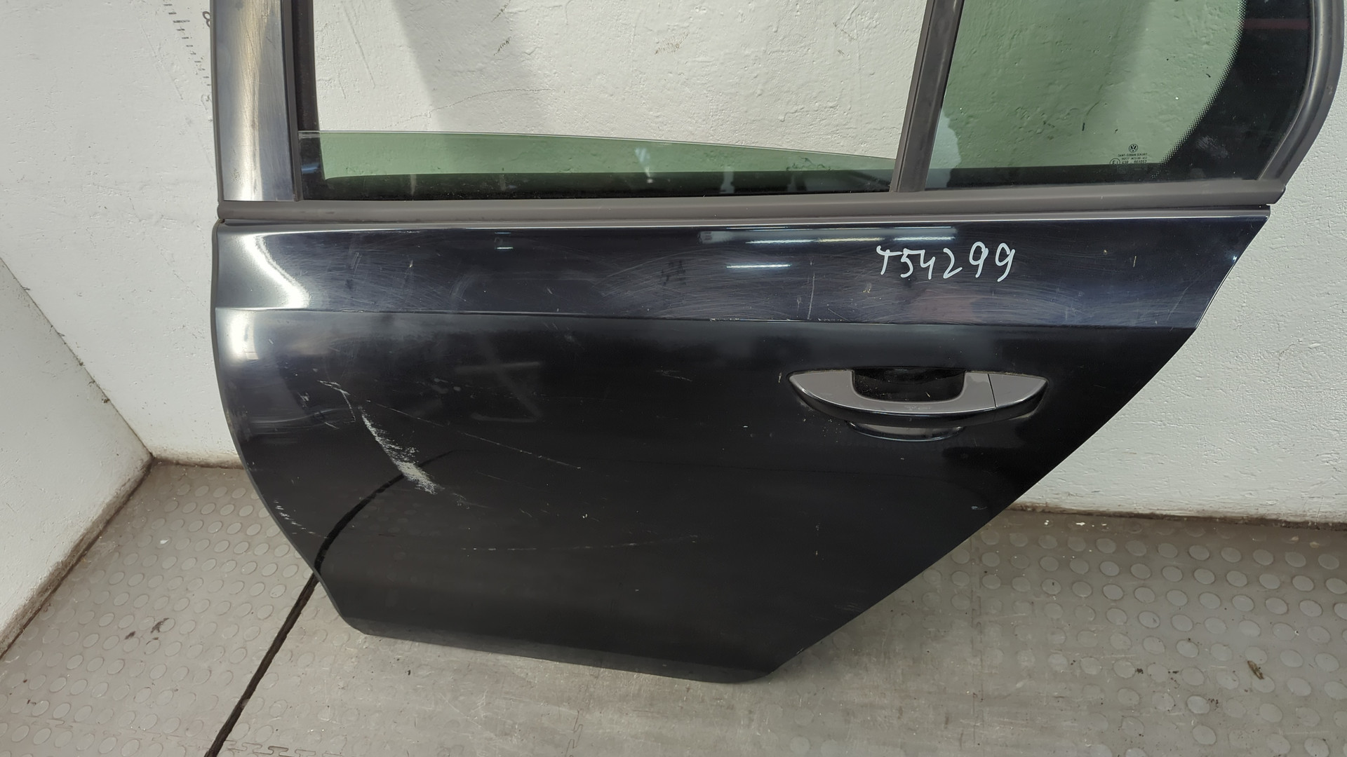 Дверь задняя левая