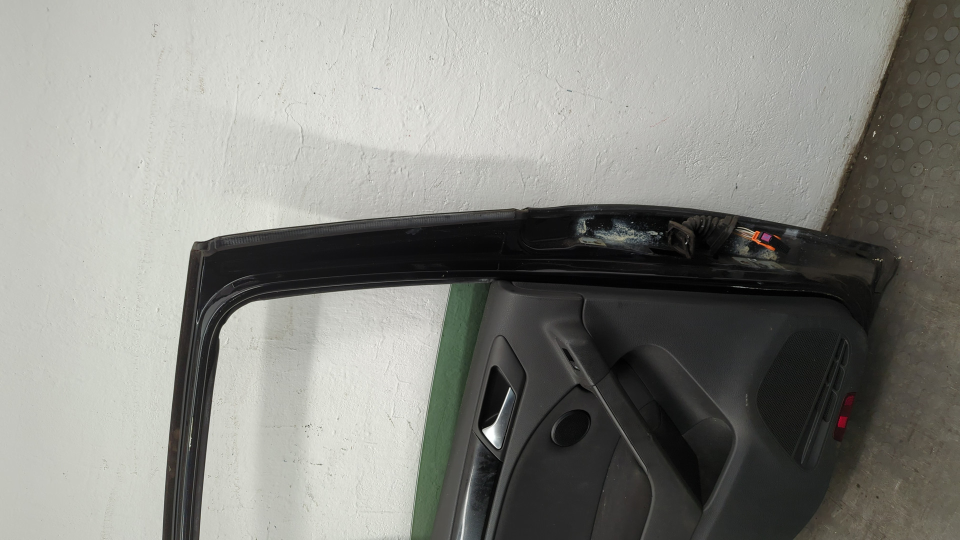 Дверь задняя левая