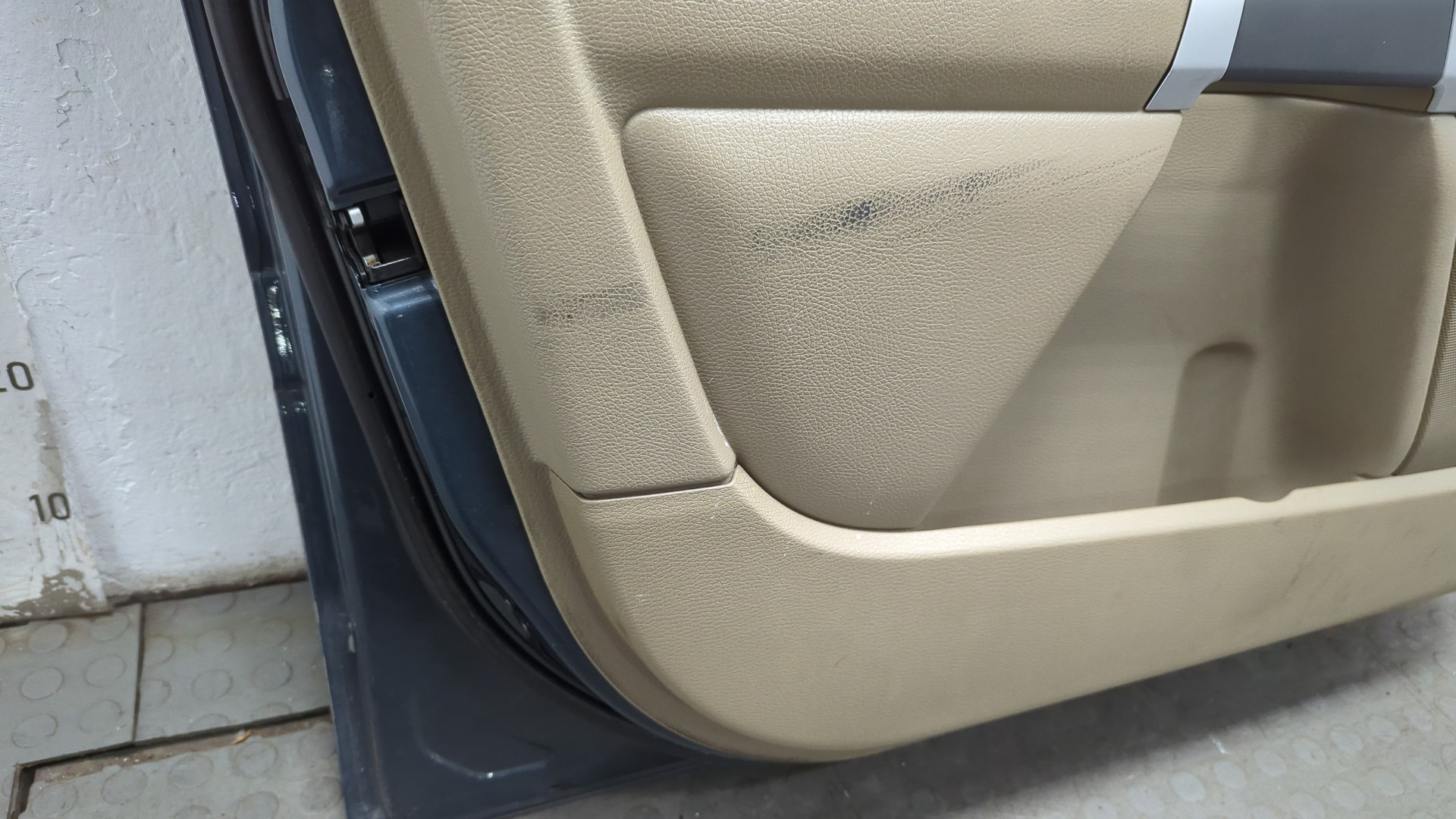 Дверь передняя левая