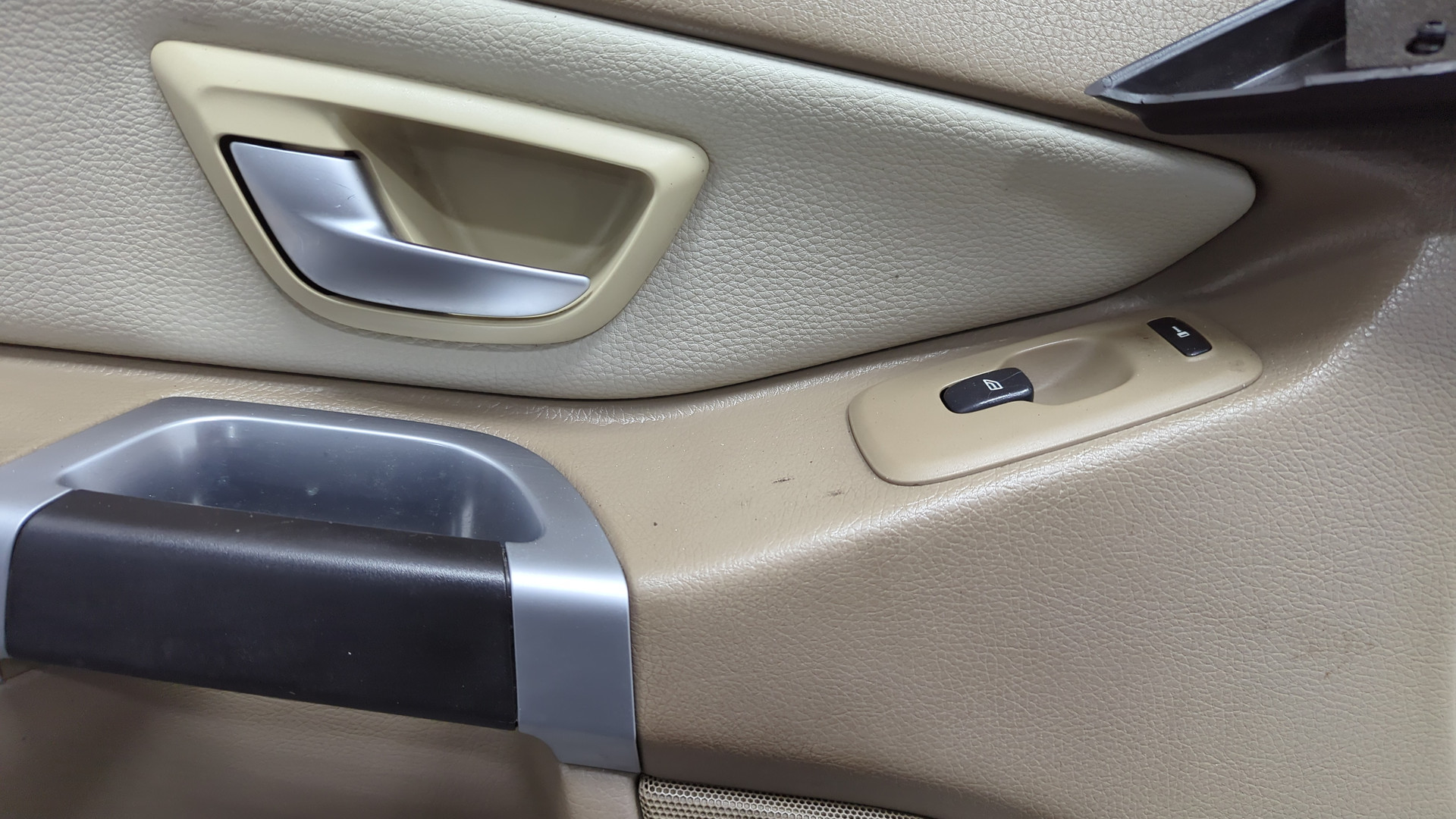 Дверь передняя левая