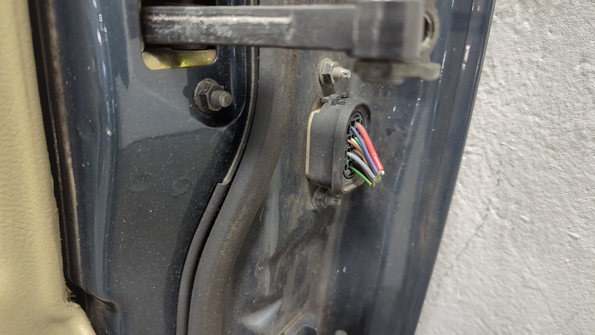 Дверь передняя левая