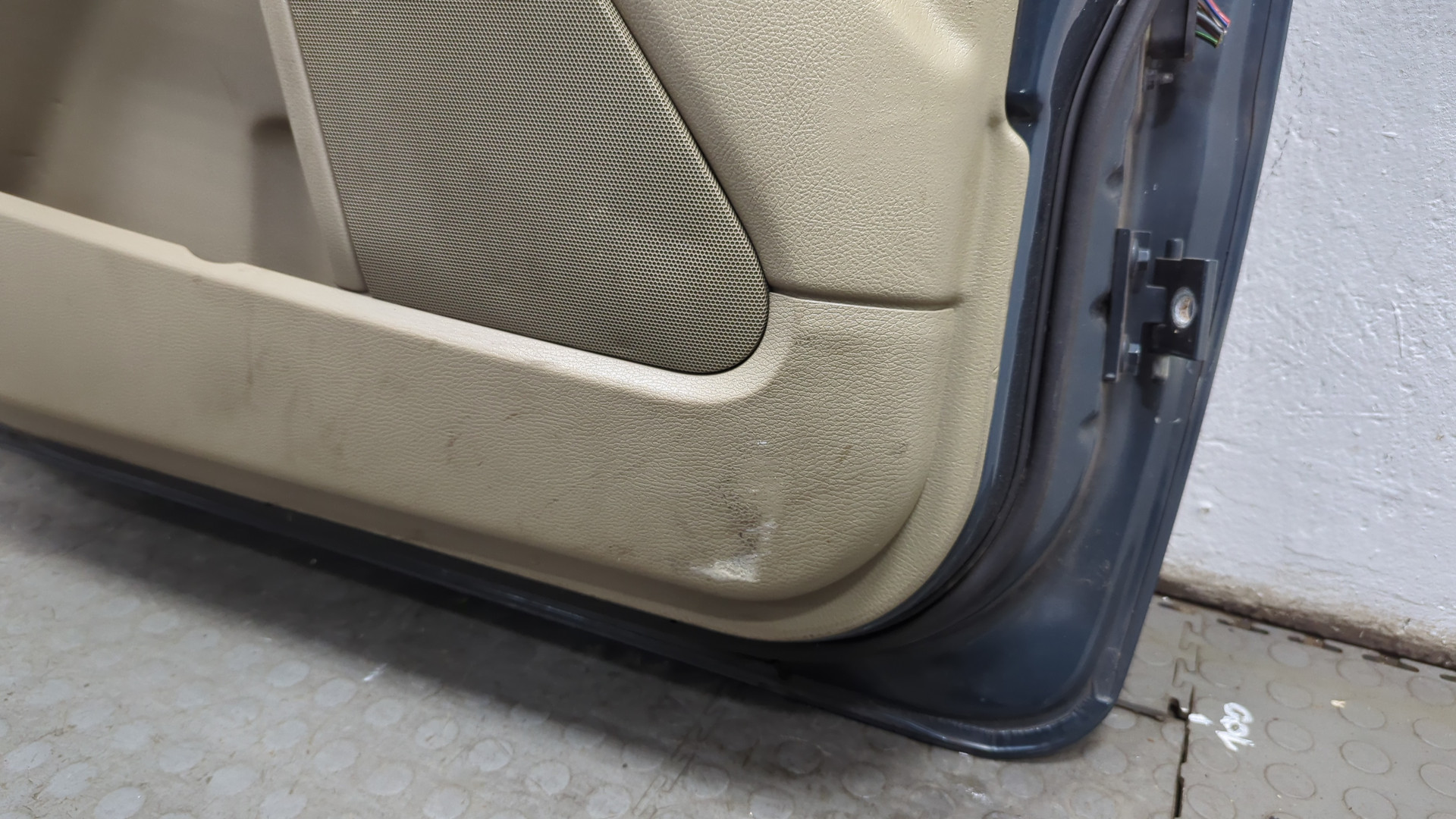 Дверь передняя левая