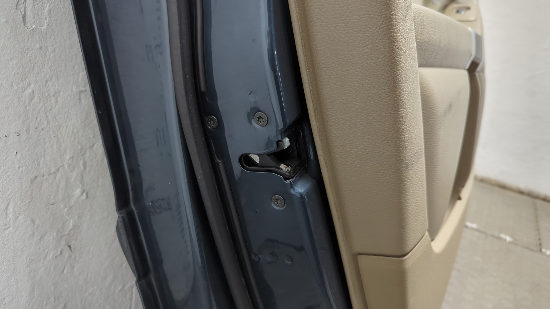 Дверь передняя левая