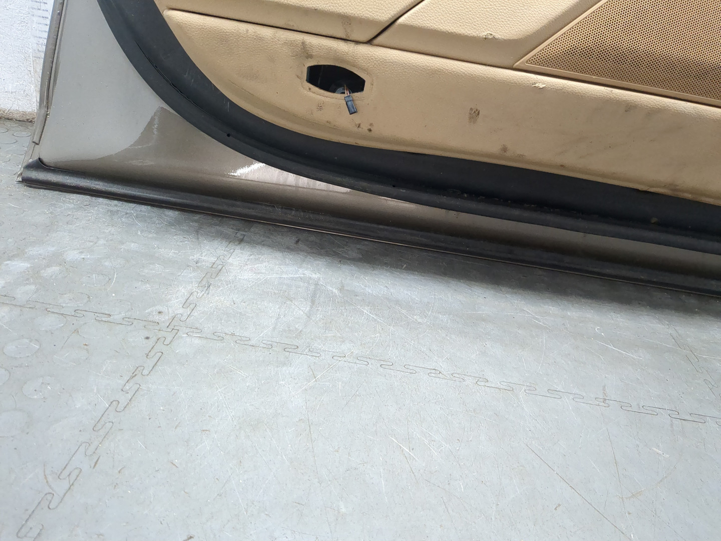 Дверь передняя левая