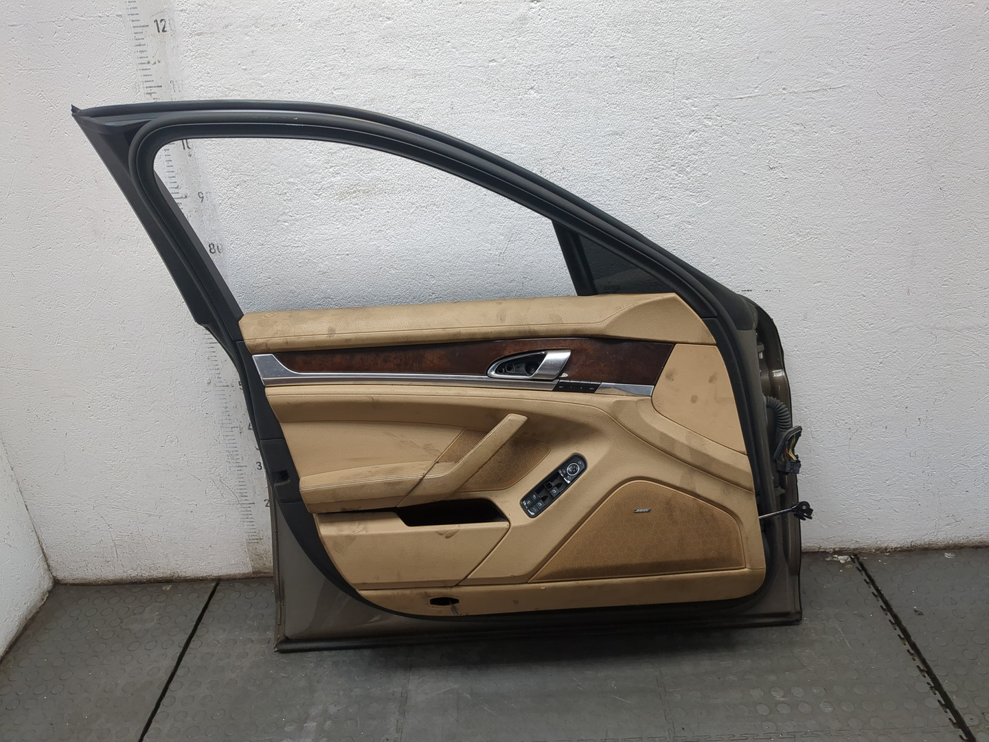 Дверь передняя левая