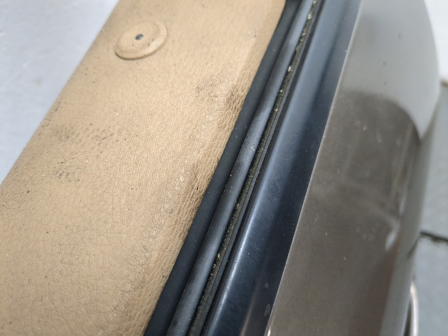 Дверь передняя левая