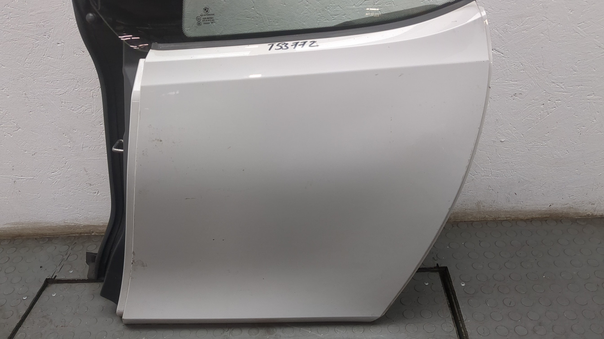 Дверь задняя левая