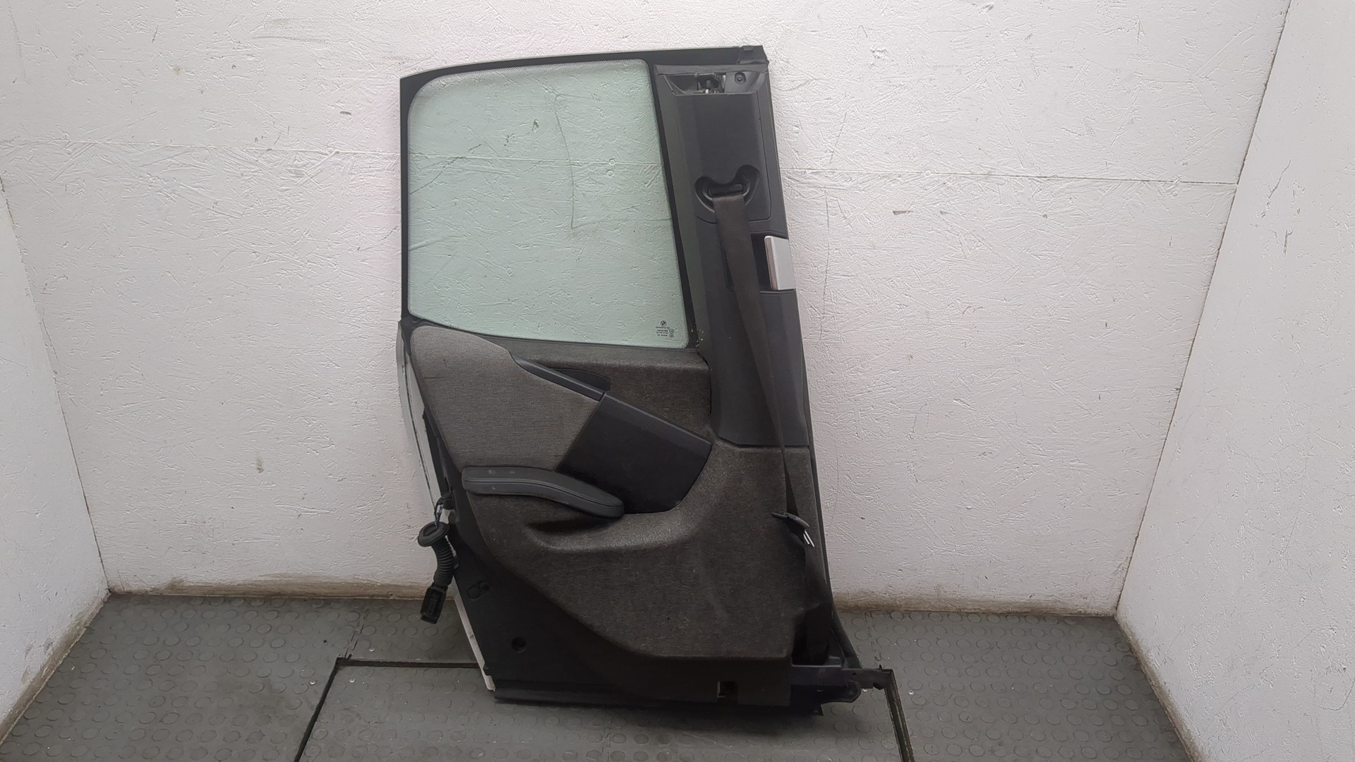 Дверь задняя левая