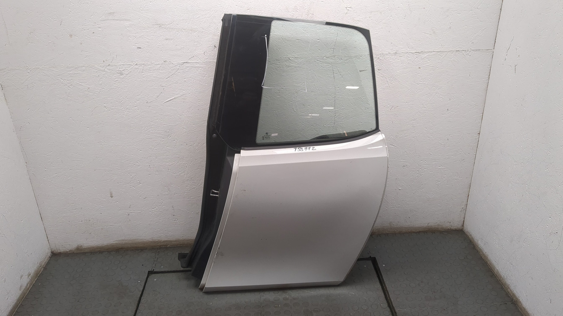 Дверь задняя левая