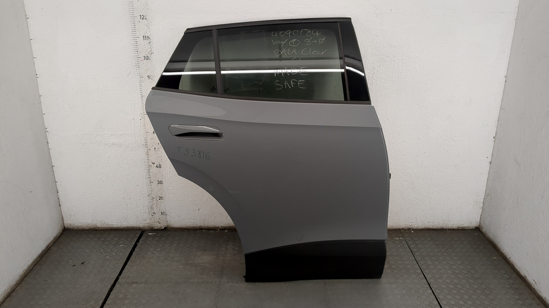 Дверь задняя правая