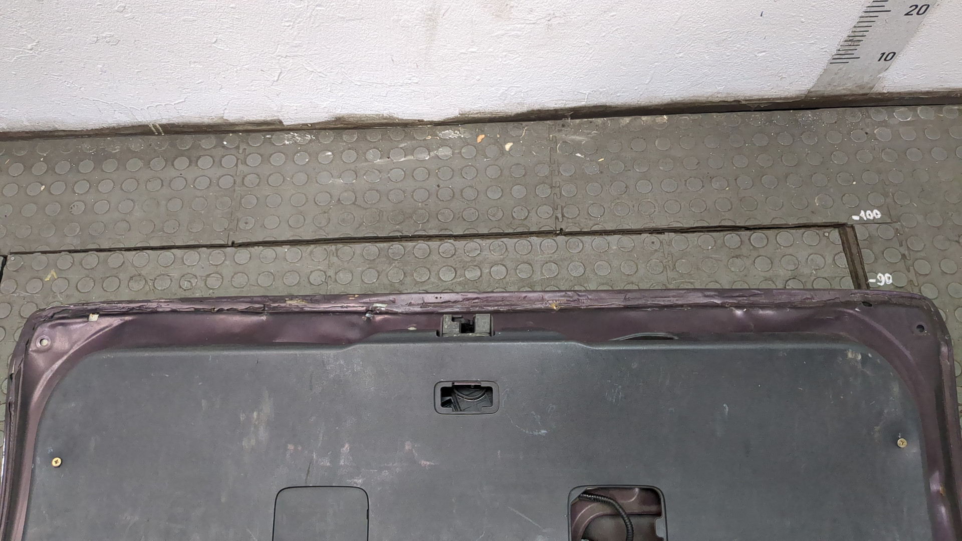 Дверь багажника