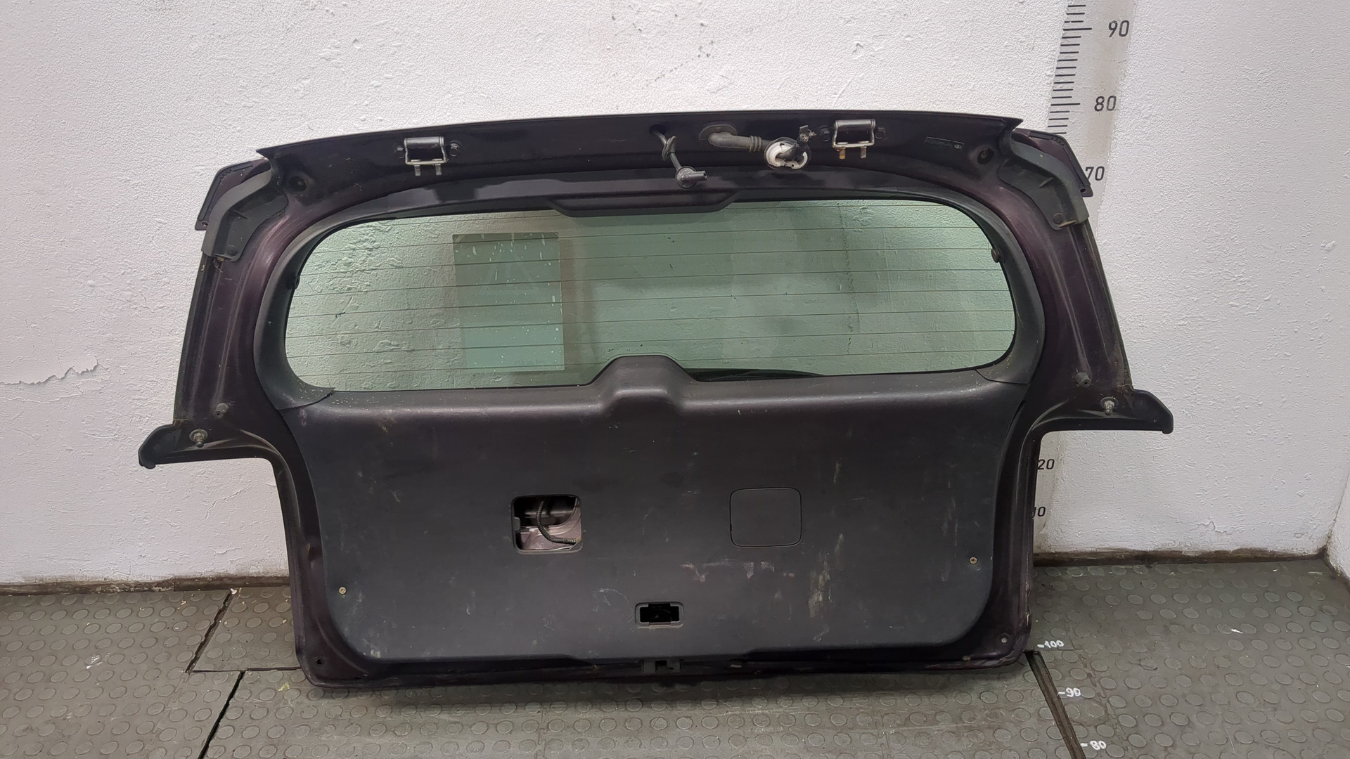 Дверь багажника