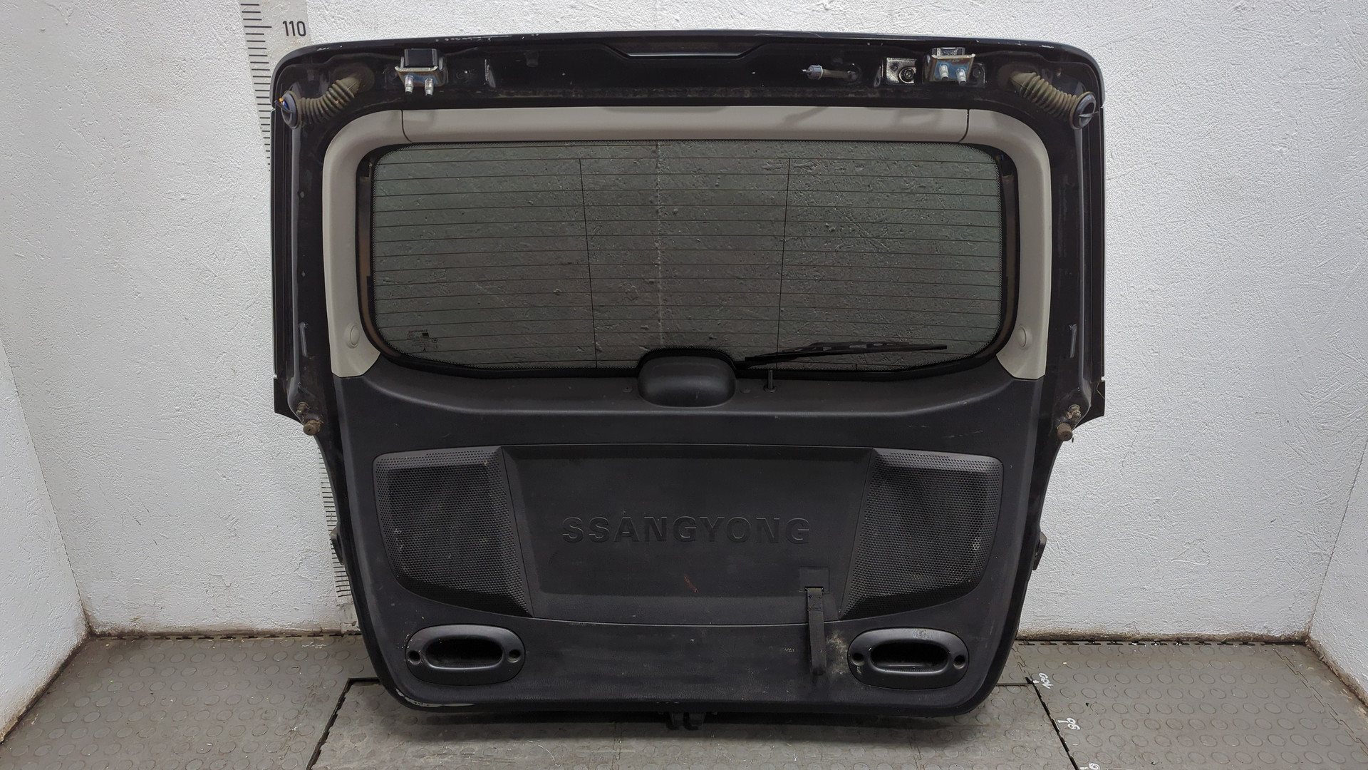 Дверь багажника