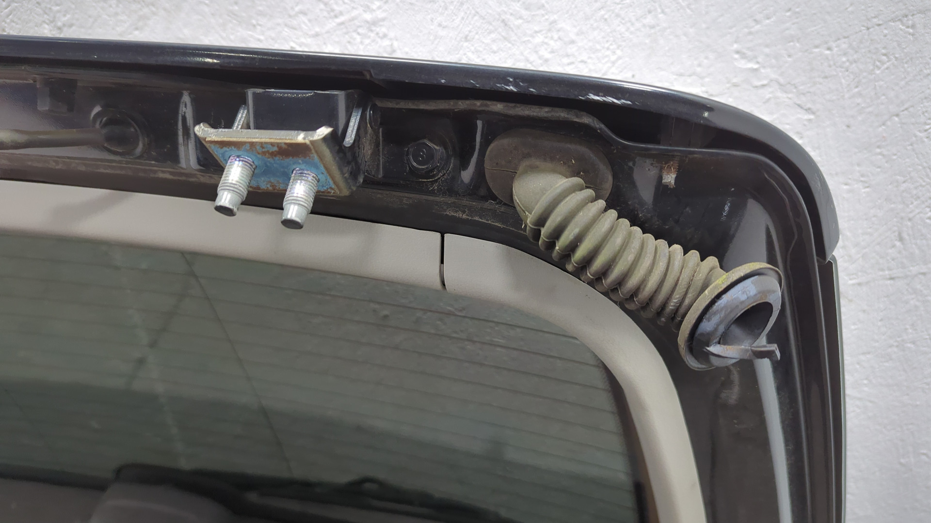 Дверь багажника