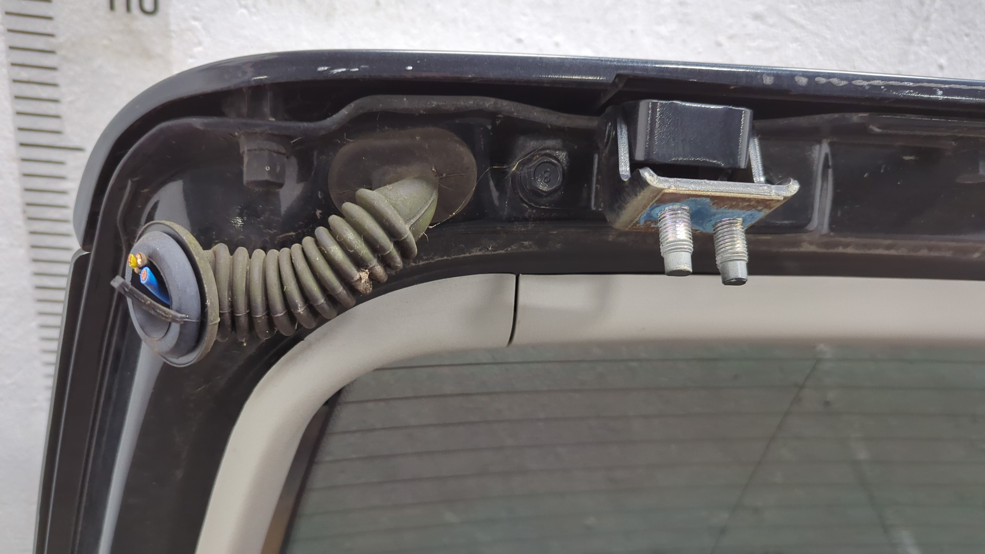 Дверь багажника