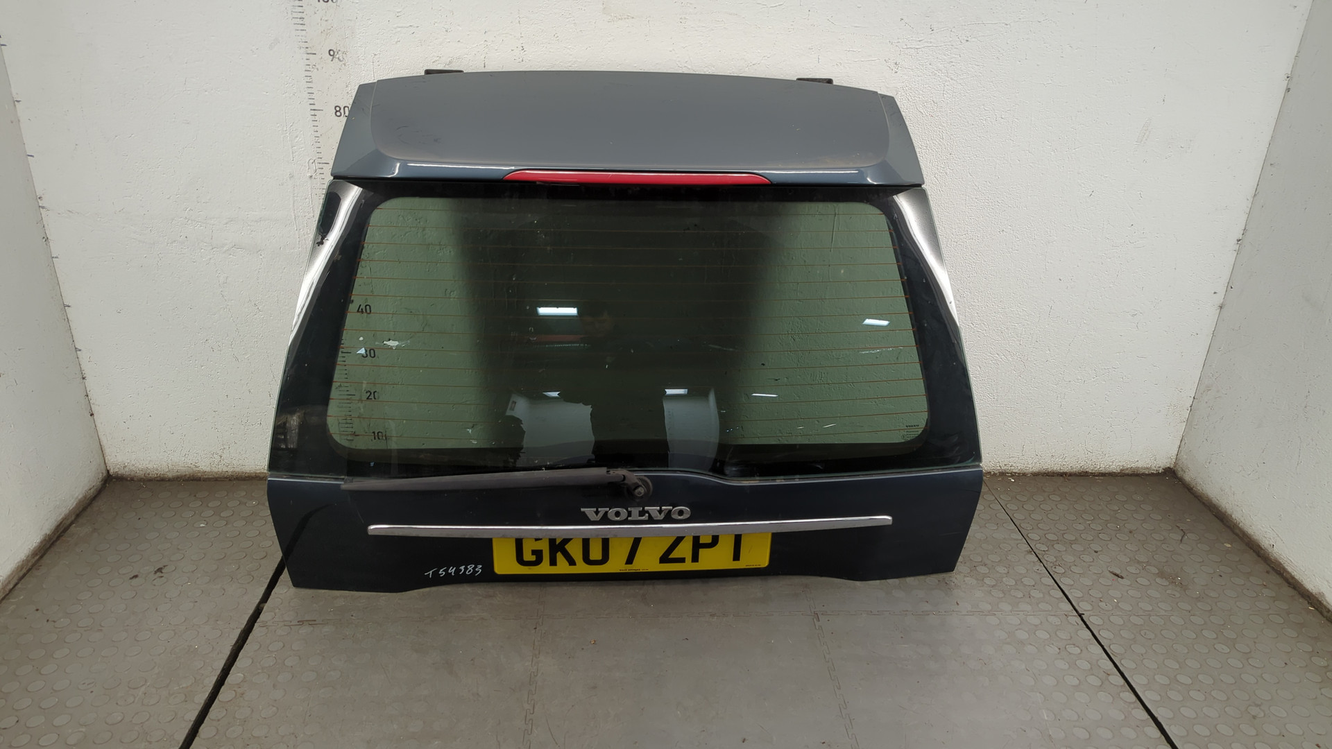 Дверь багажника