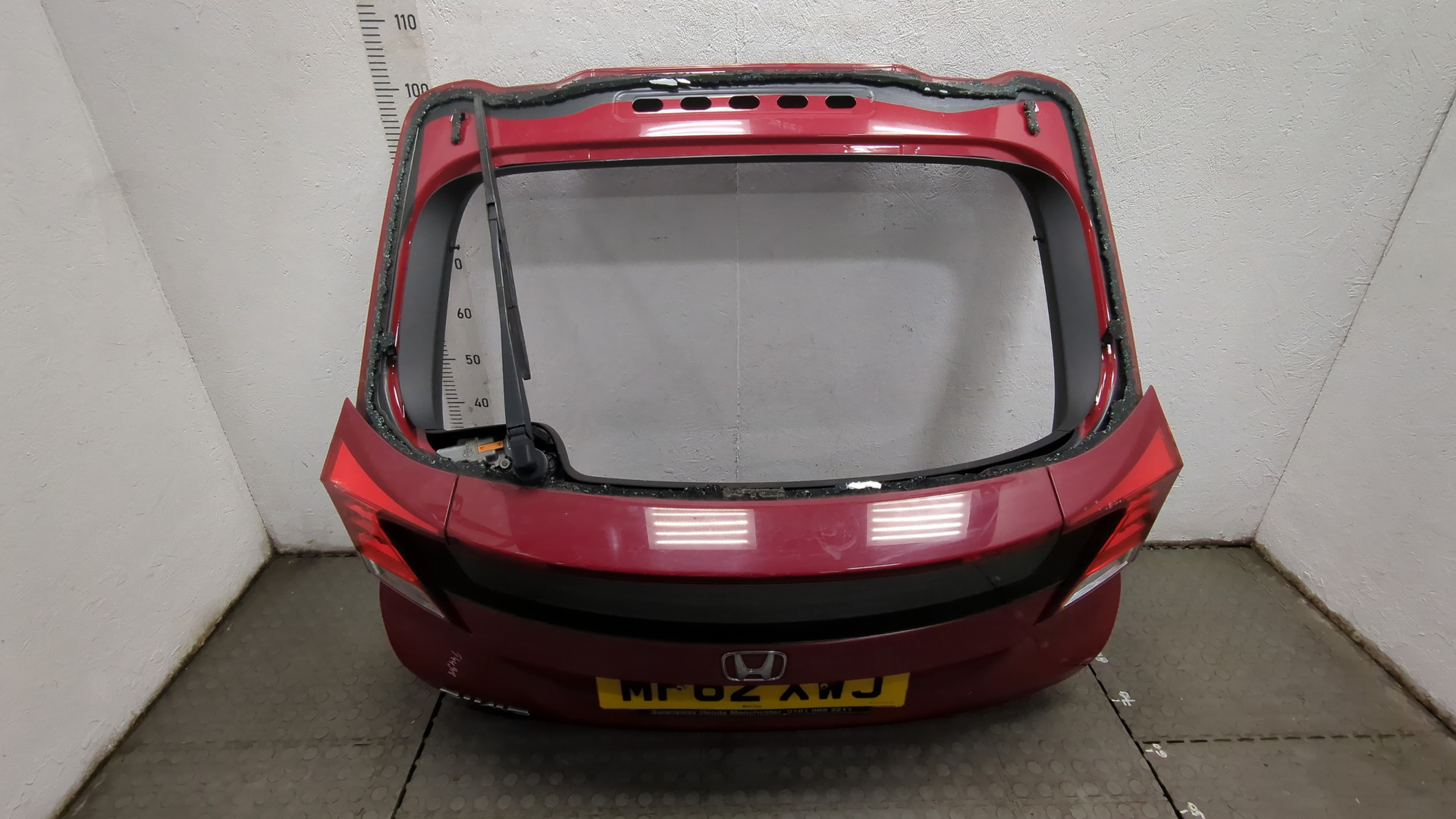 Дверь багажника